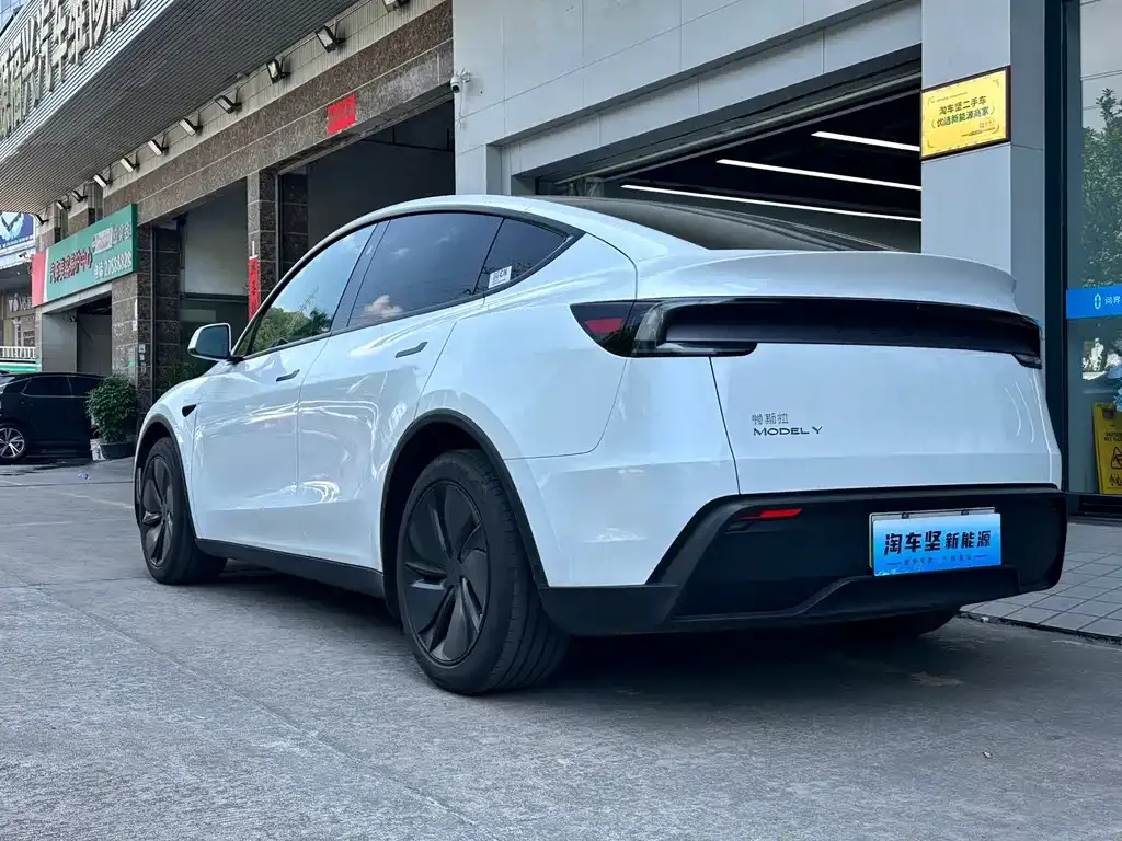 Tesla Model Y — фото 4