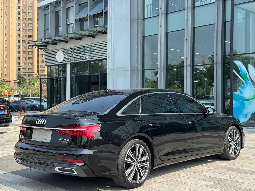 Audi A6L — фото 9