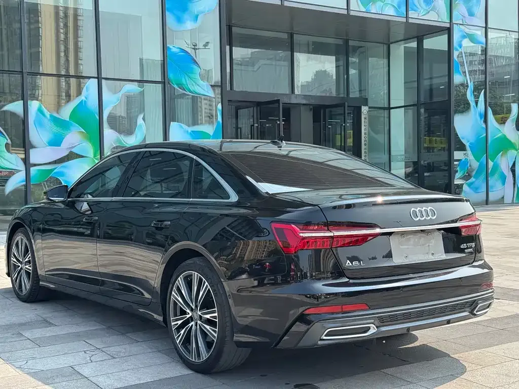 Audi A6L — фото 2