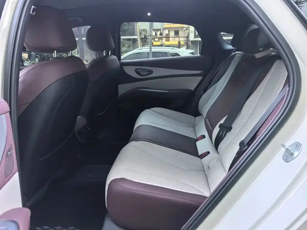BYD Seal 07 DM-i — фото 2