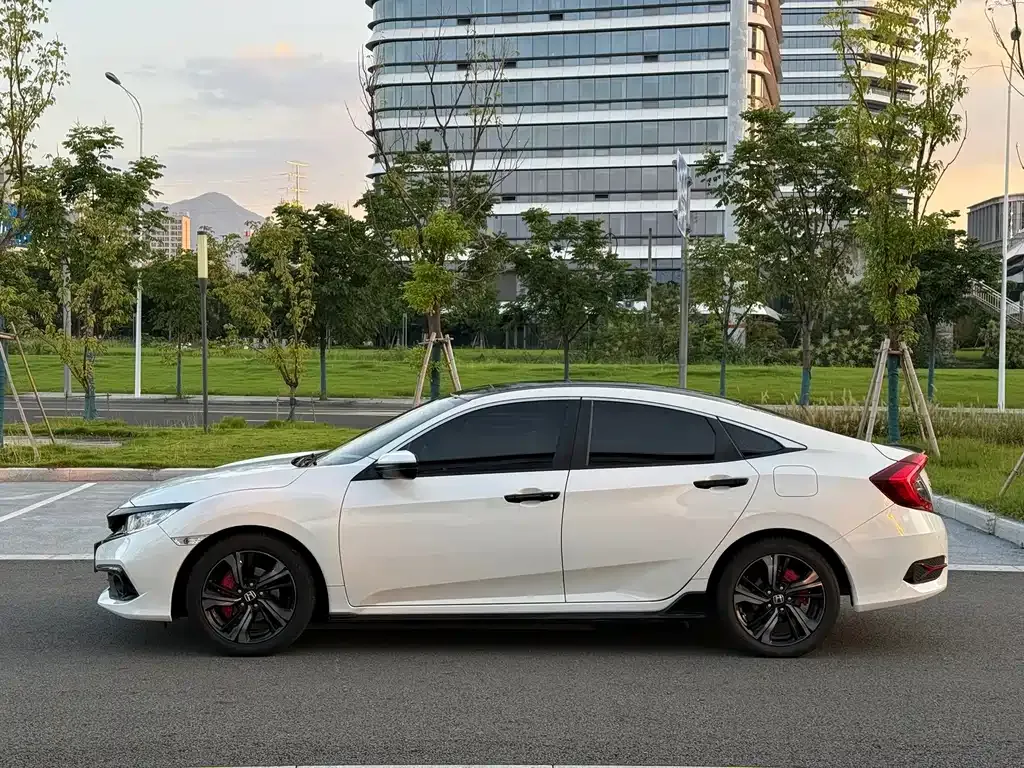 Honda Civic — фото 10