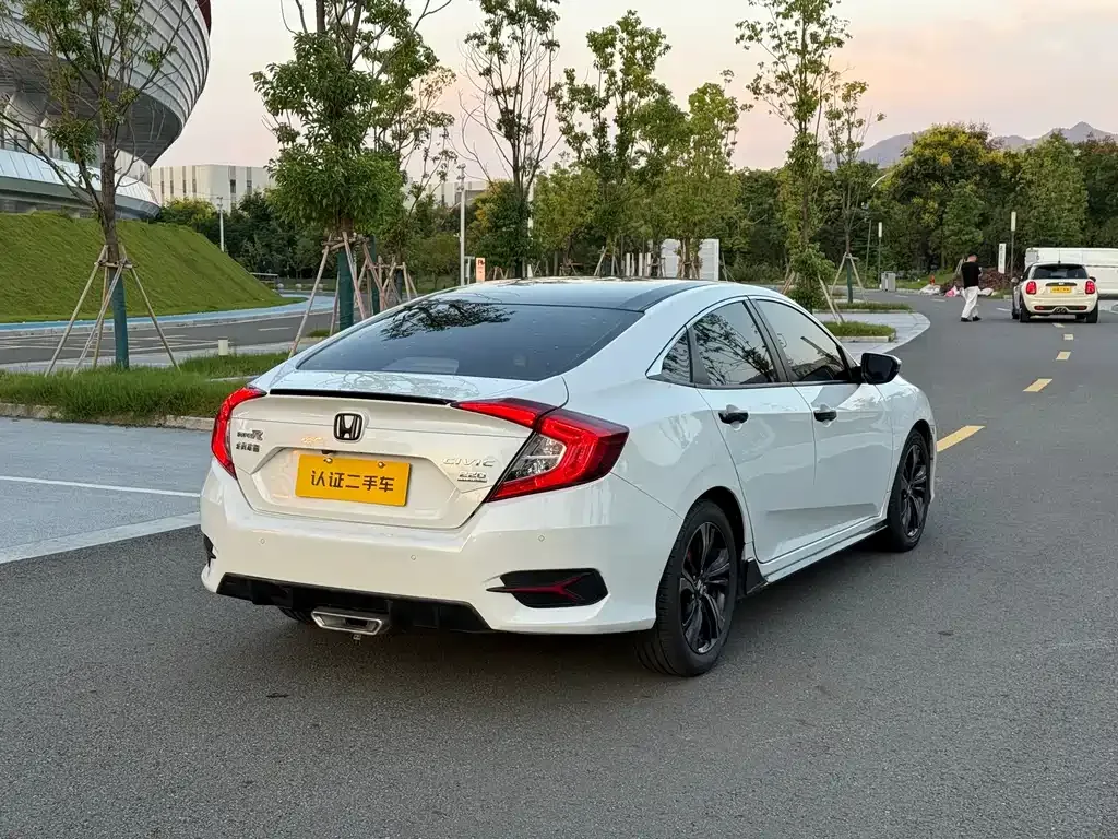Honda Civic — фото 8