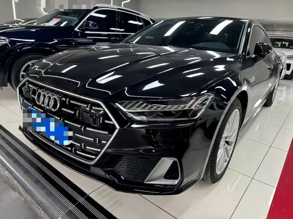 Audi A7L — фото 1