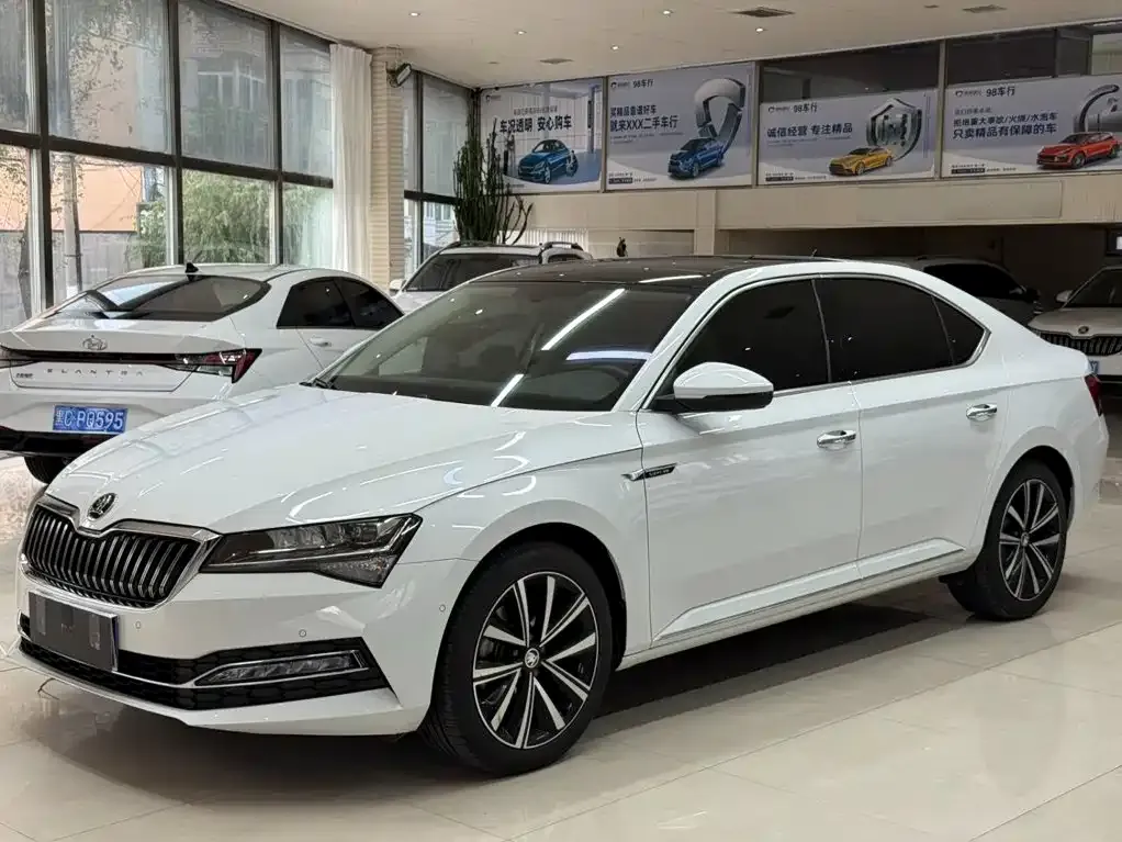 Skoda Superb — фото 1