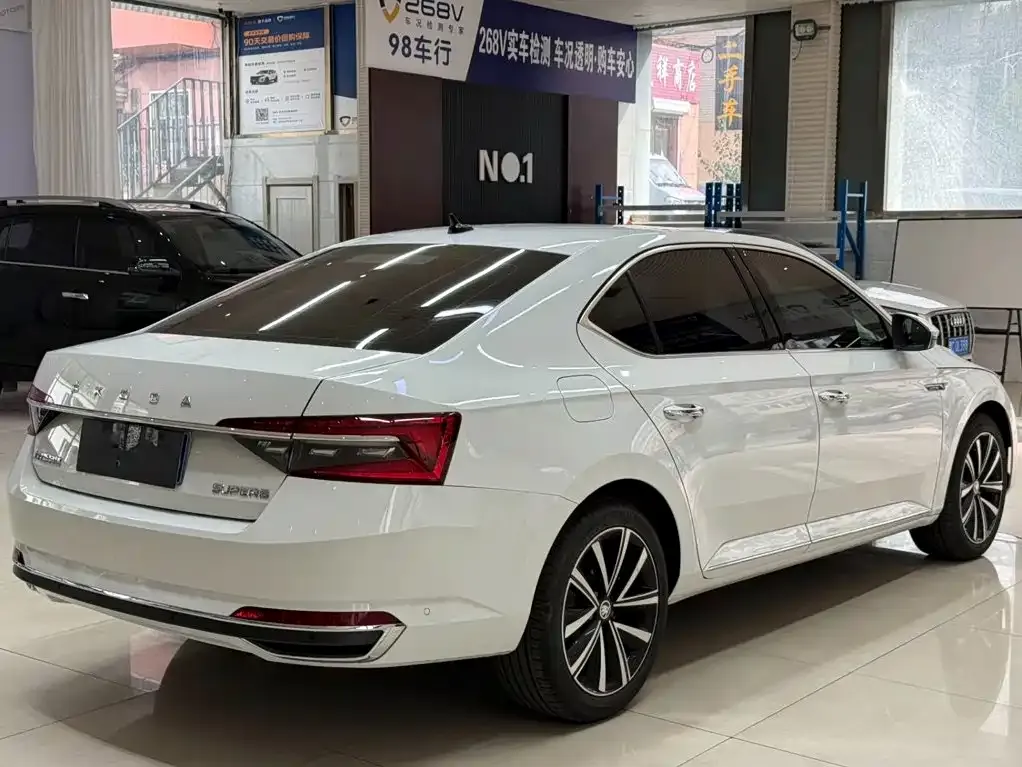Skoda Superb — фото 5