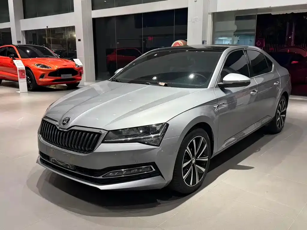 Skoda Superb — фото 1