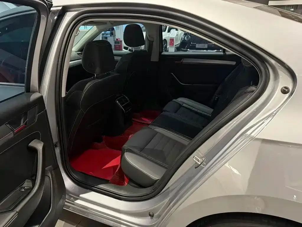 Skoda Superb — фото 5
