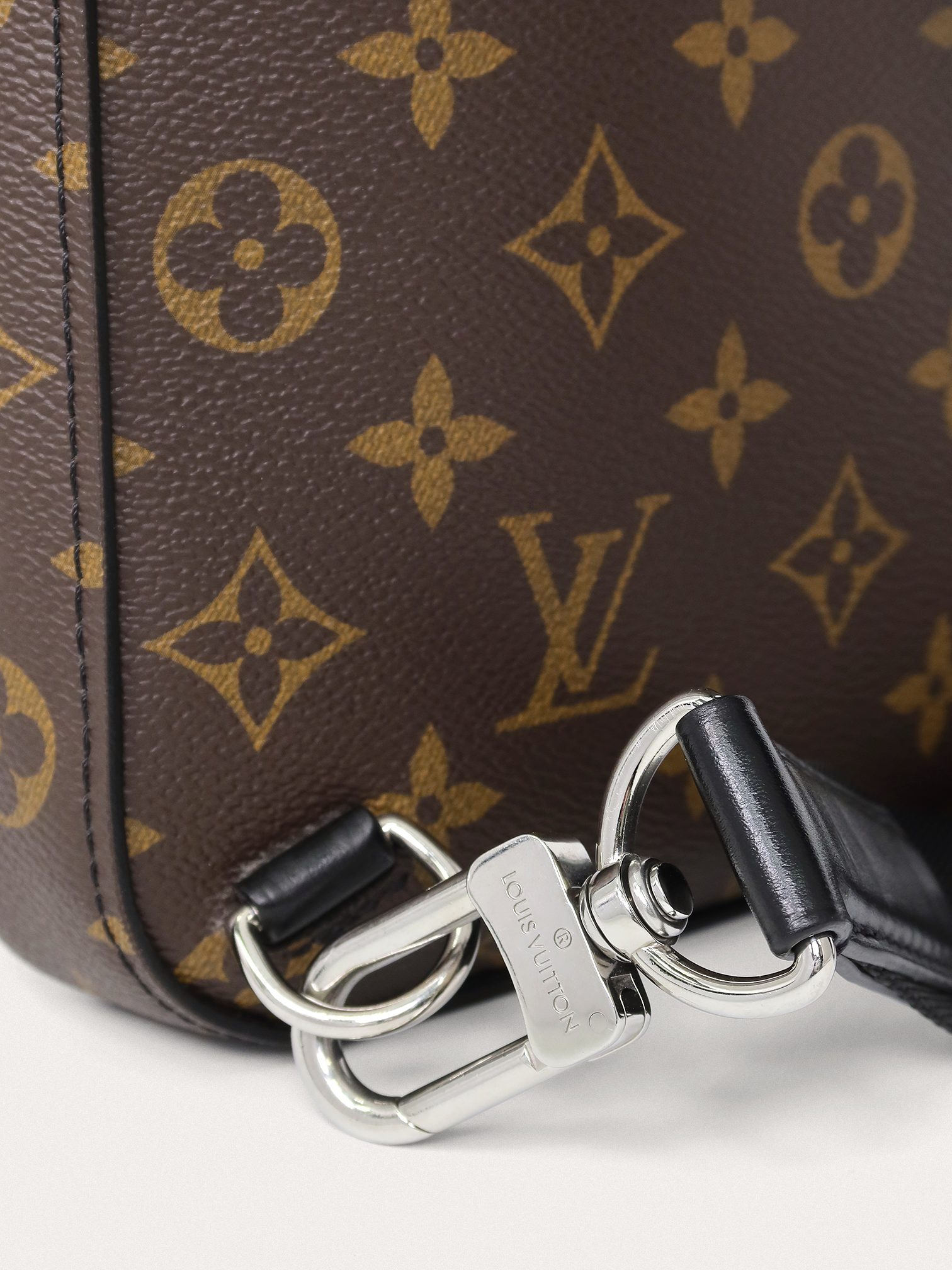 Louis Vuitton Sling - Master