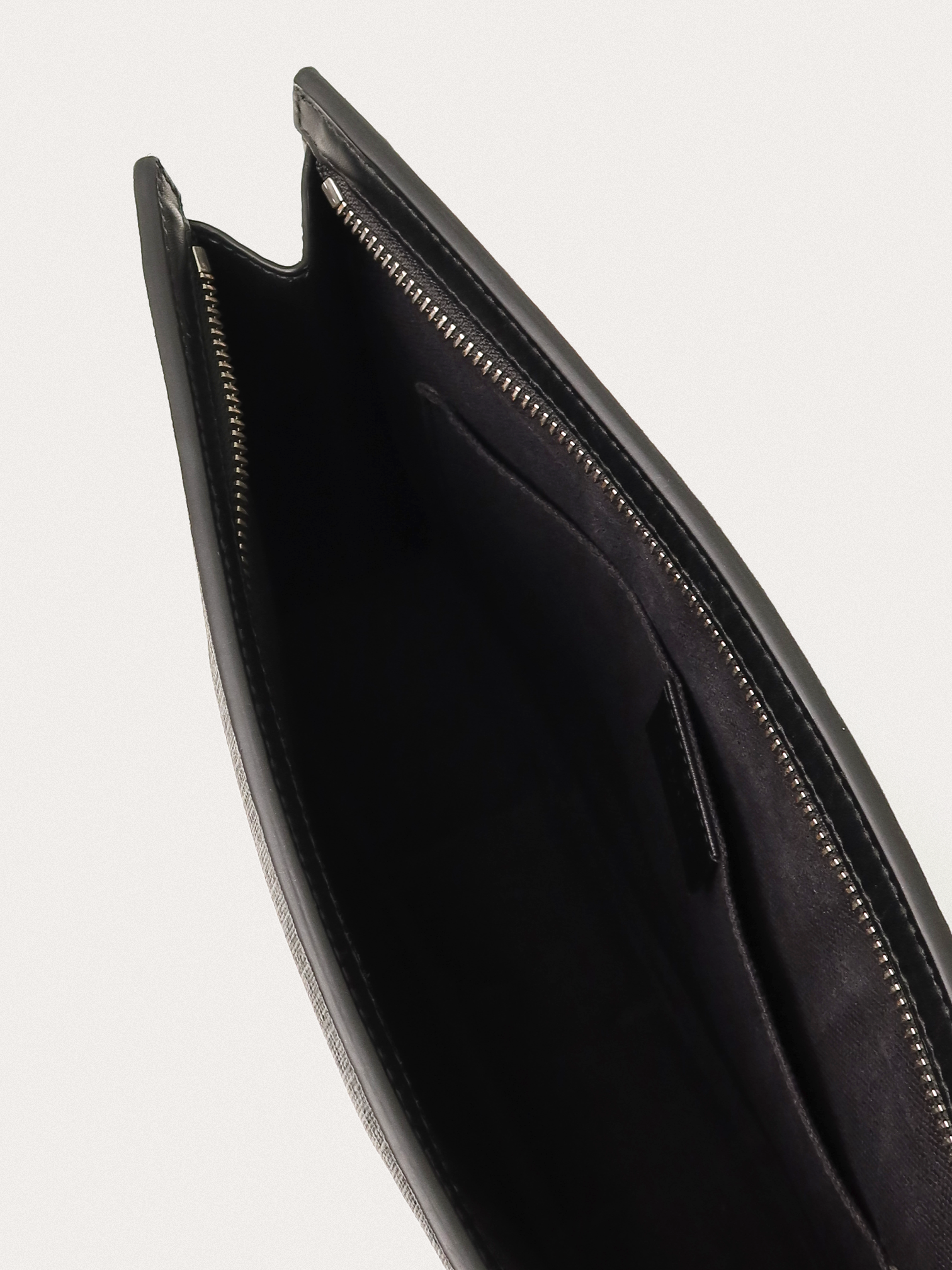 Gucci GG Supreme Clutch - Master