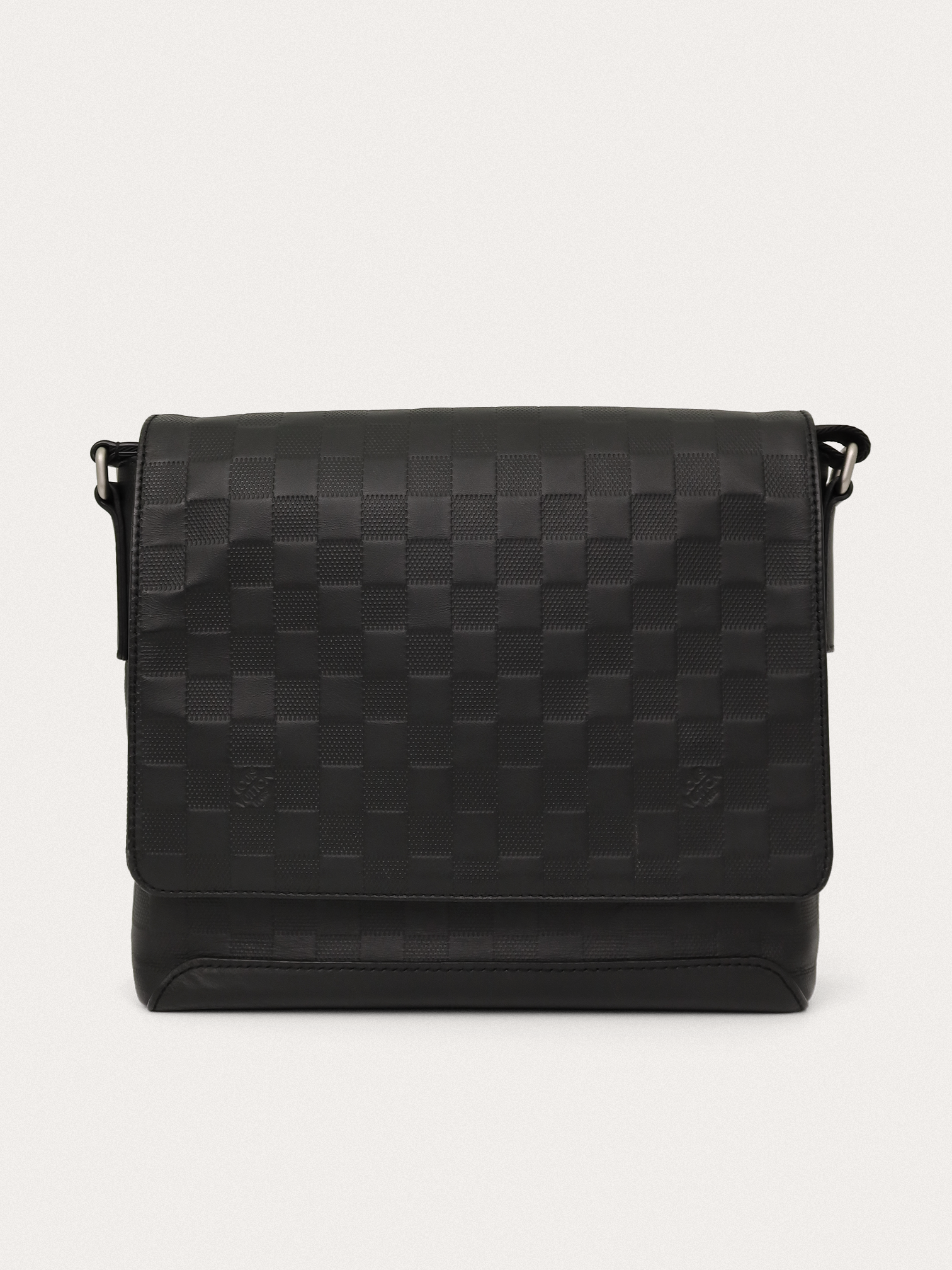 Louis Vuitton District New primary image