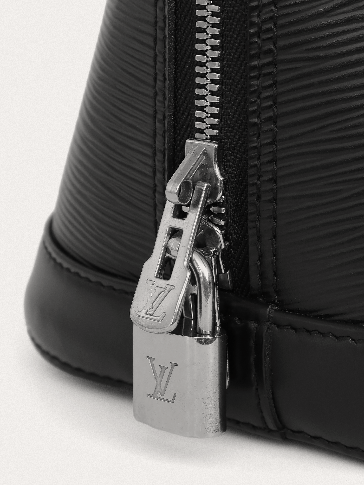Louis Vuitton Alma PM - Master
