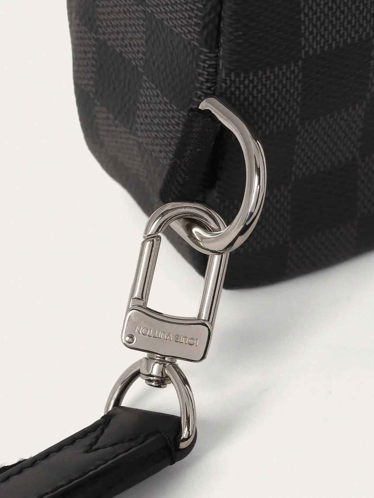 Louis Vuitton Avenue Sling - Master