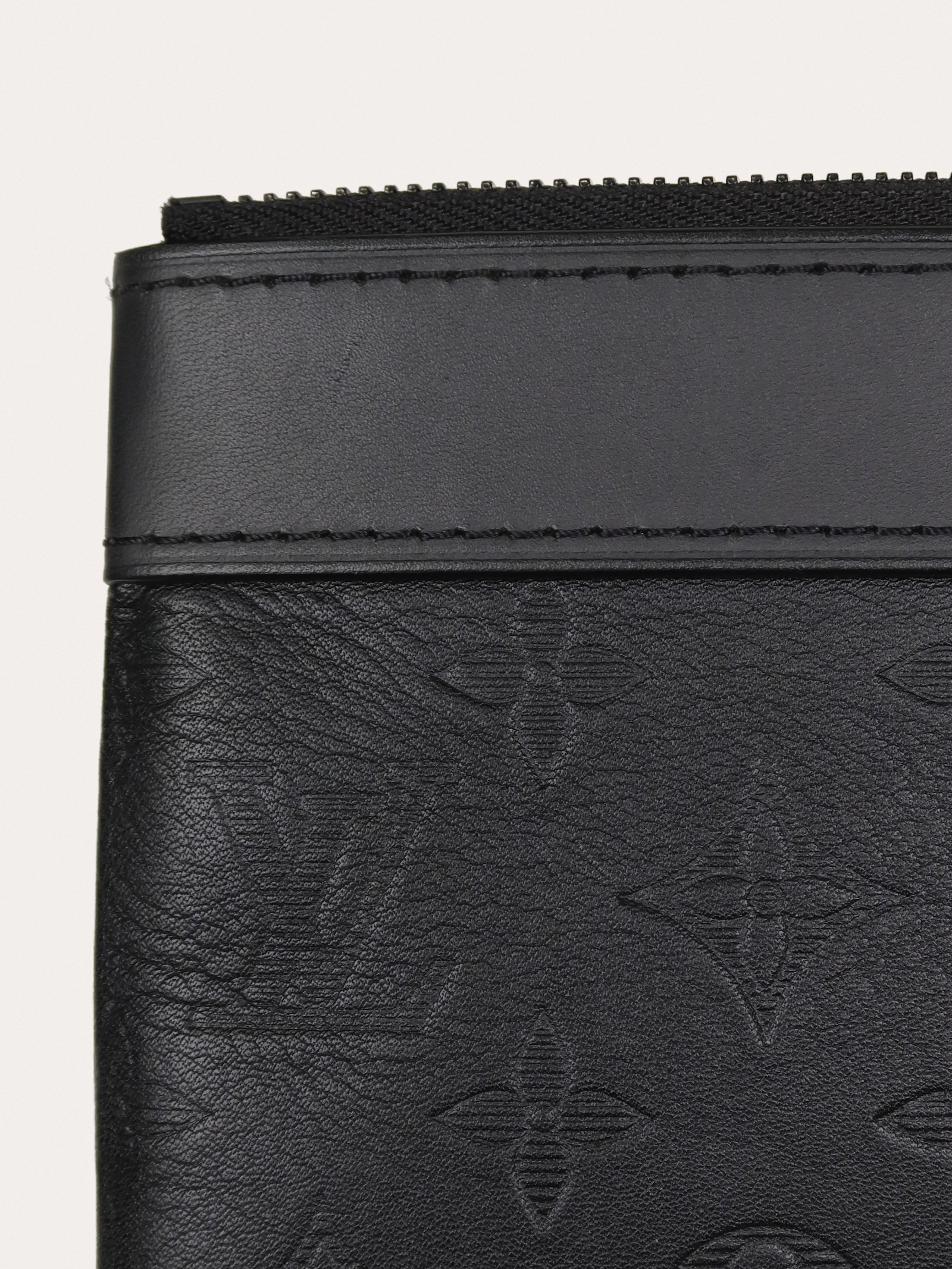 Louis Vuitton Shadow Discovery Pochette - Master