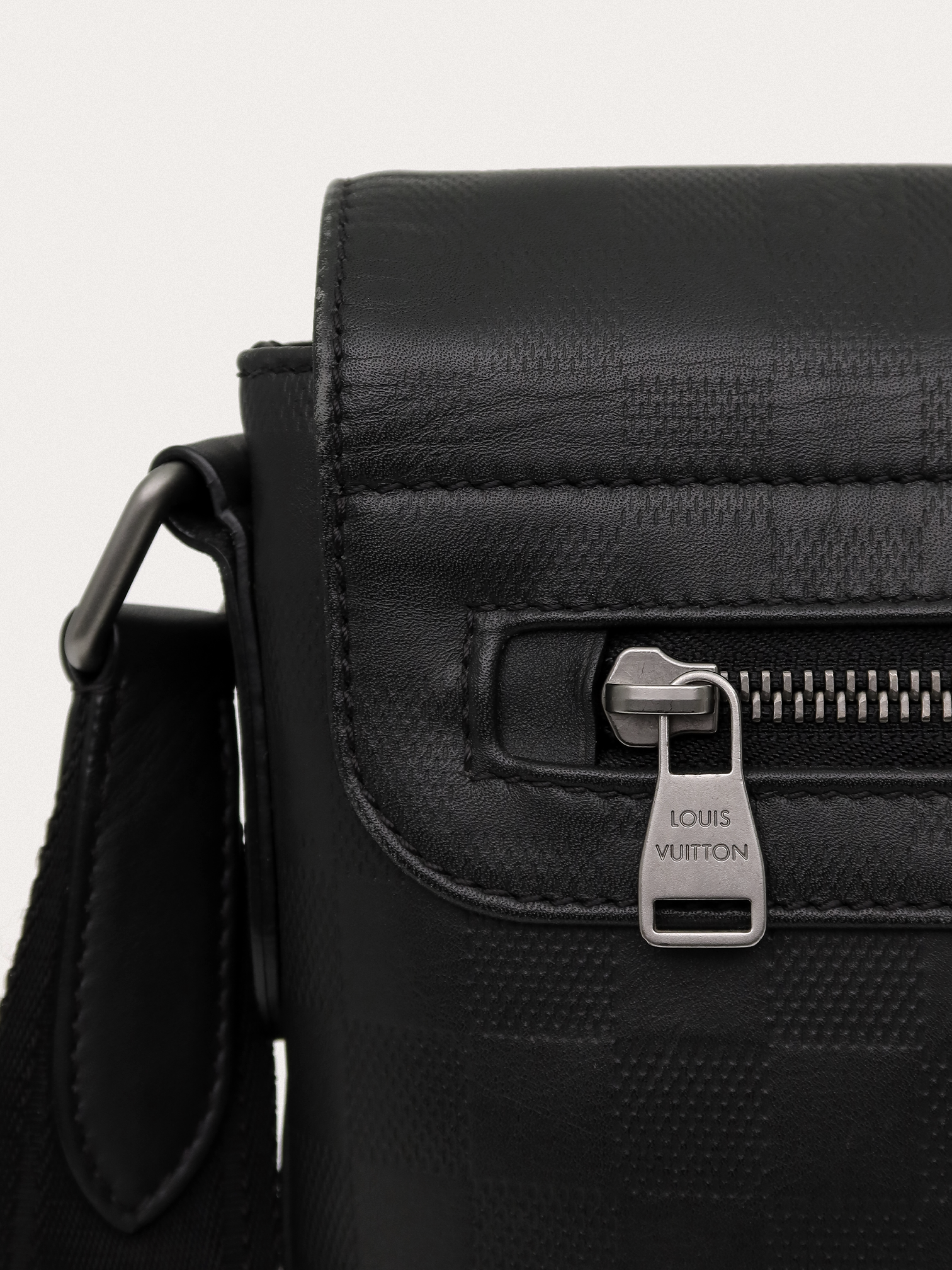Louis Vuitton District - Master