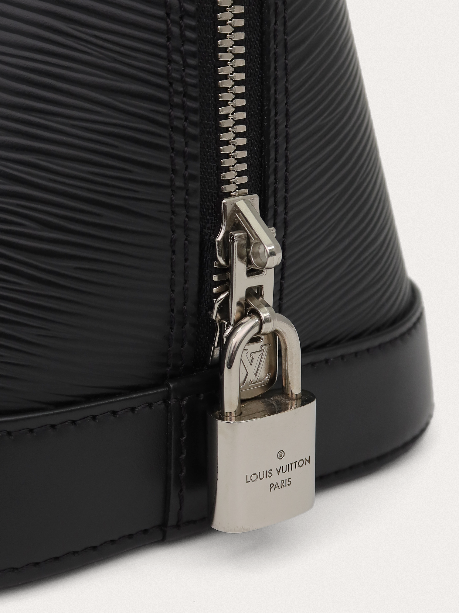 Louis Vuitton Alma PM - Master