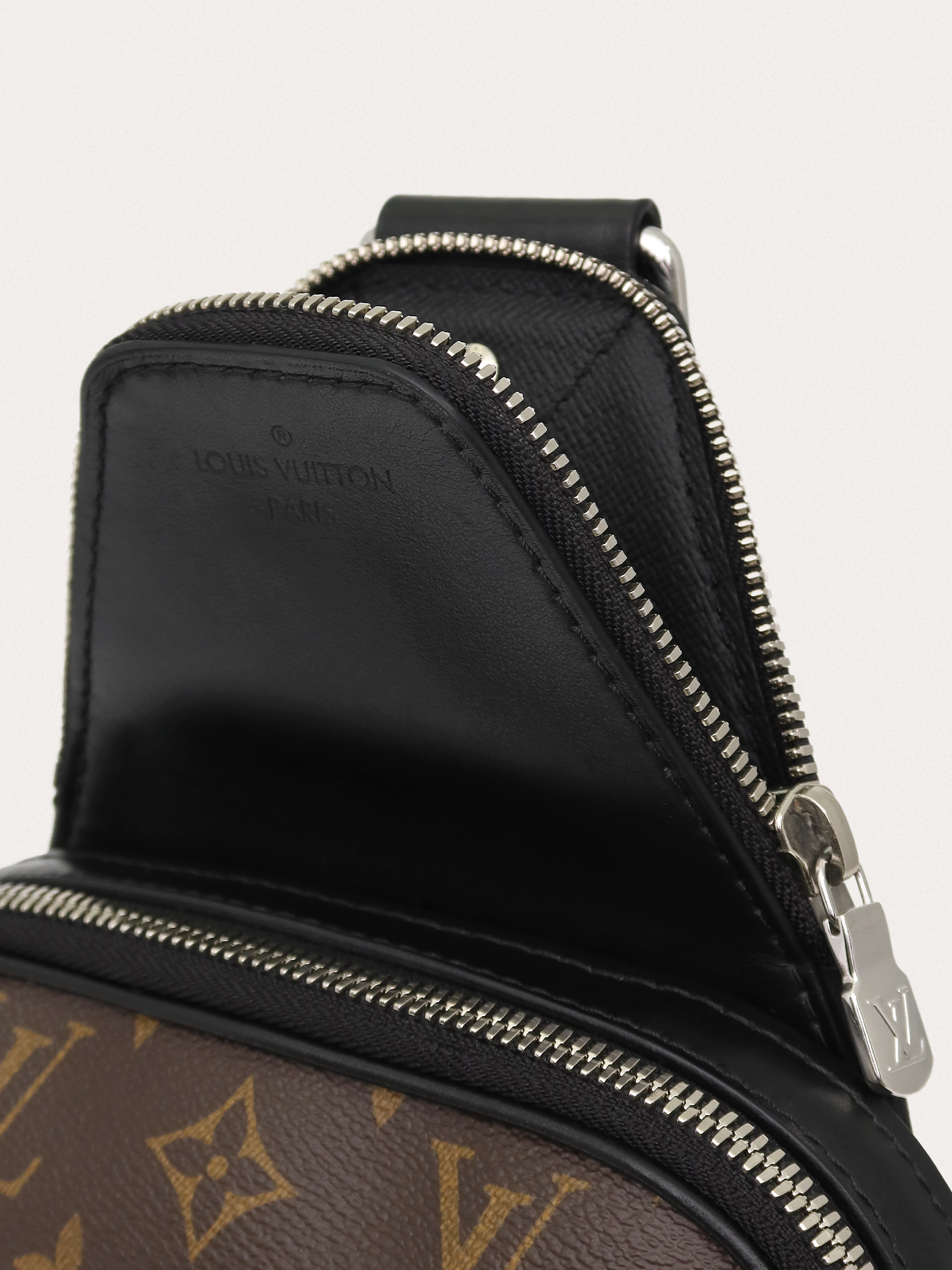 Louis Vuitton Sling - Master