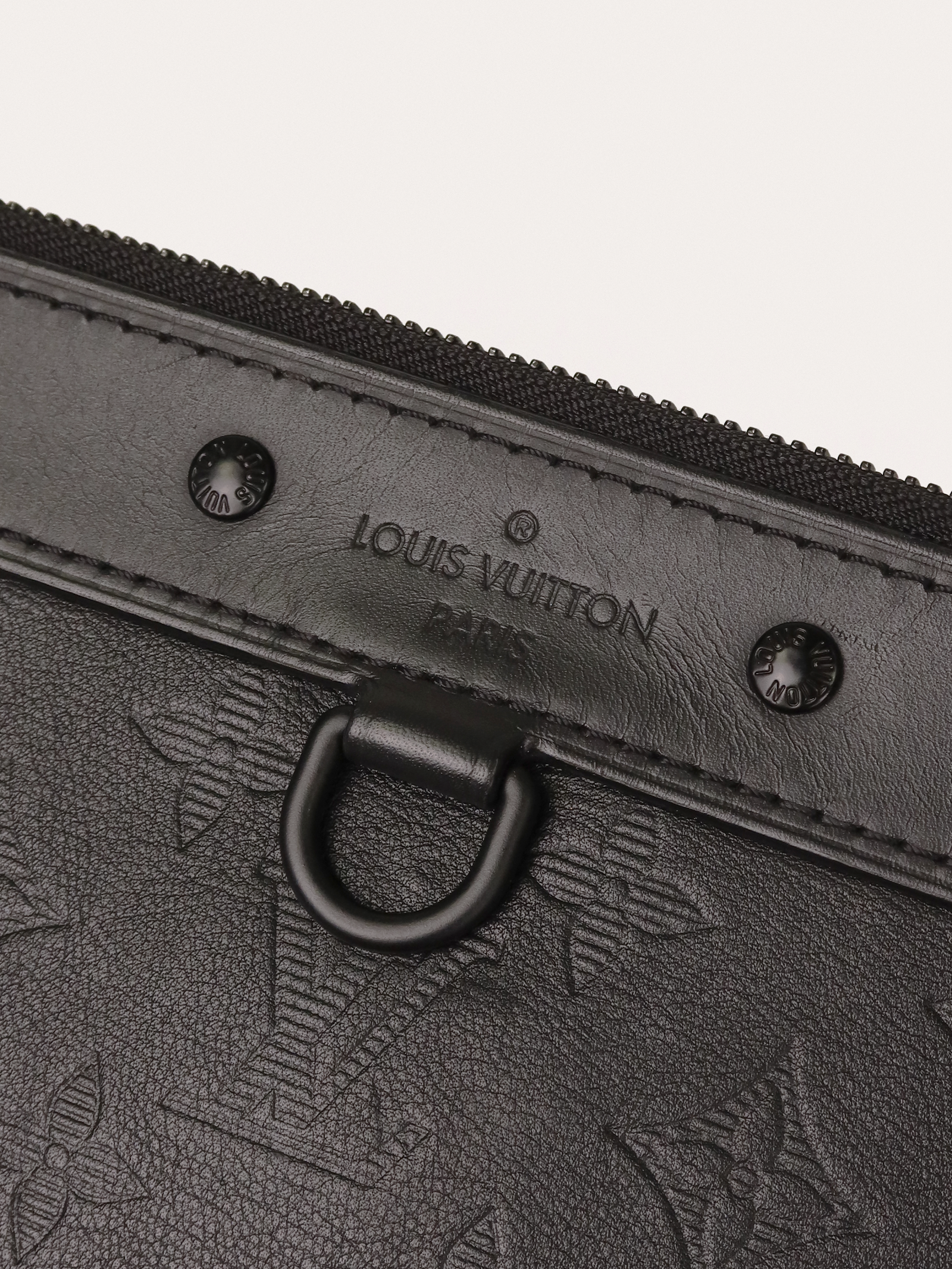 Louis Vuitton Shadow Discovery Pochette - Master
