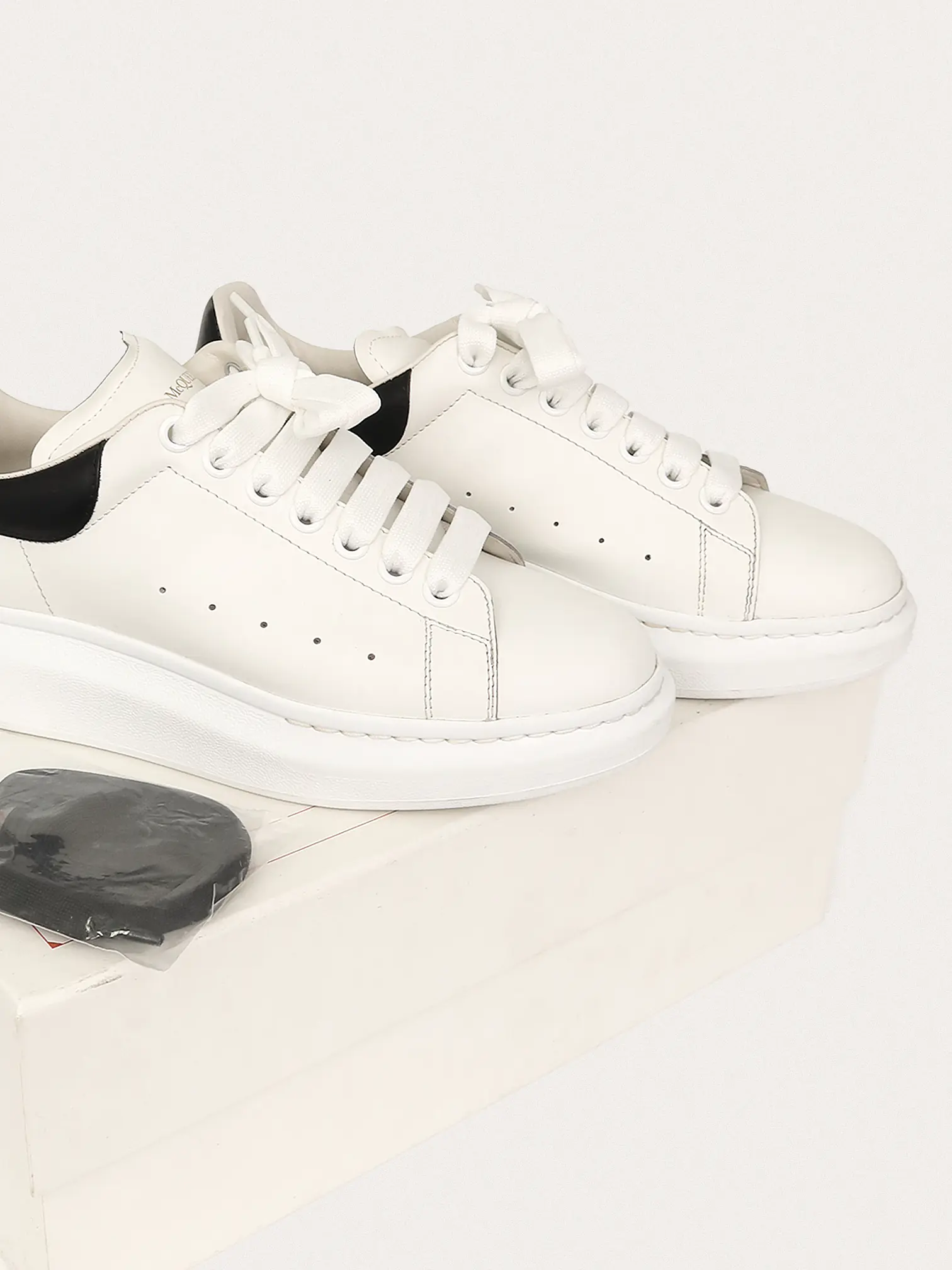 Oversized Sneaker Off White/Black - Master