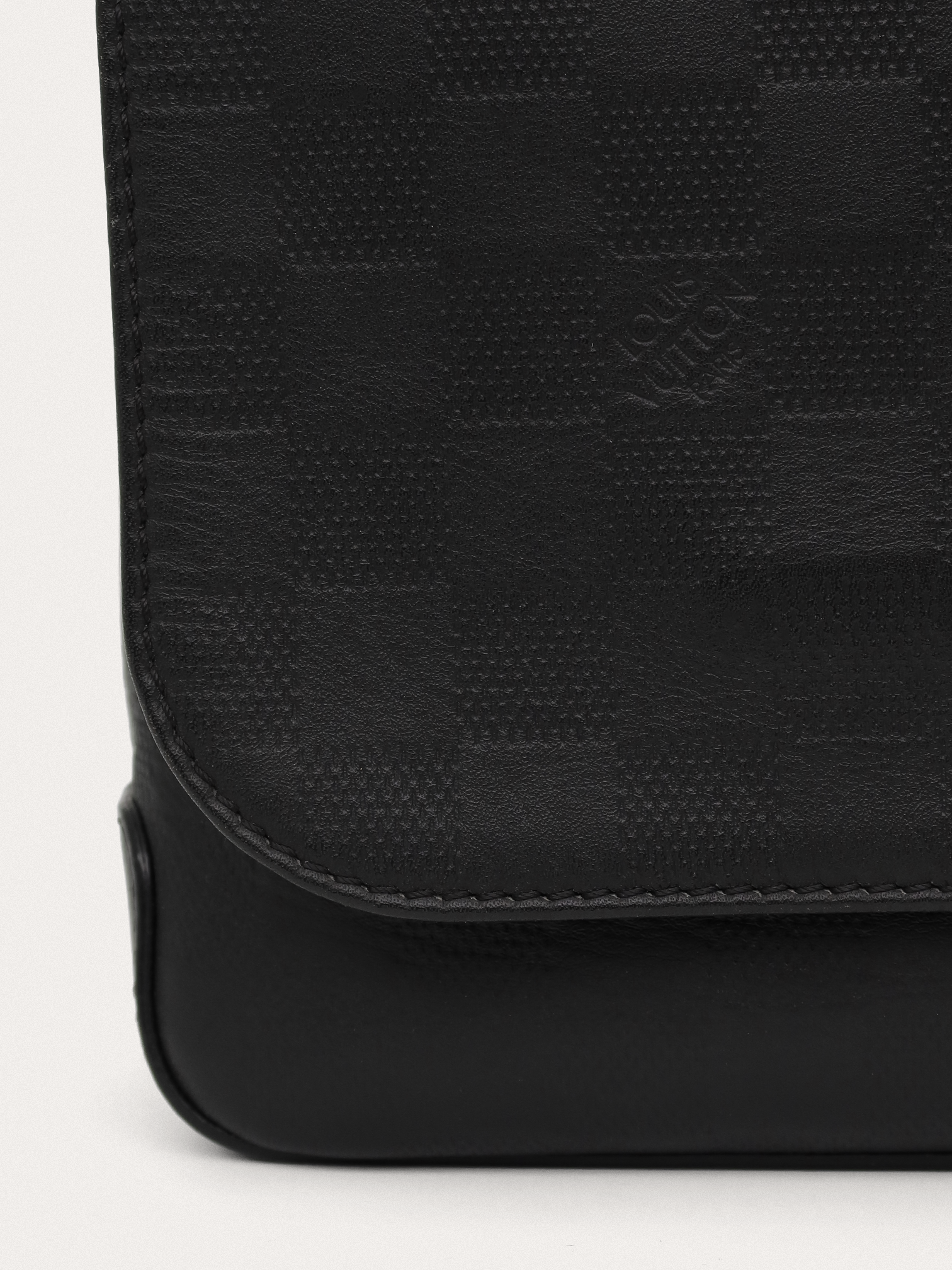 Louis Vuitton District - Master