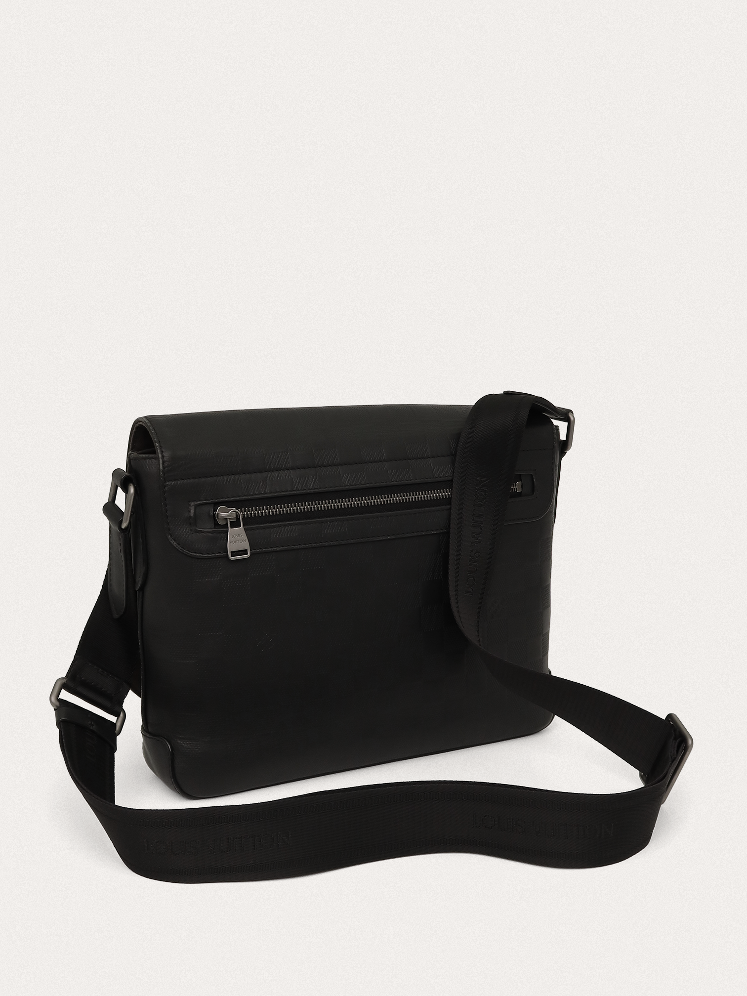 Louis Vuitton District - Master