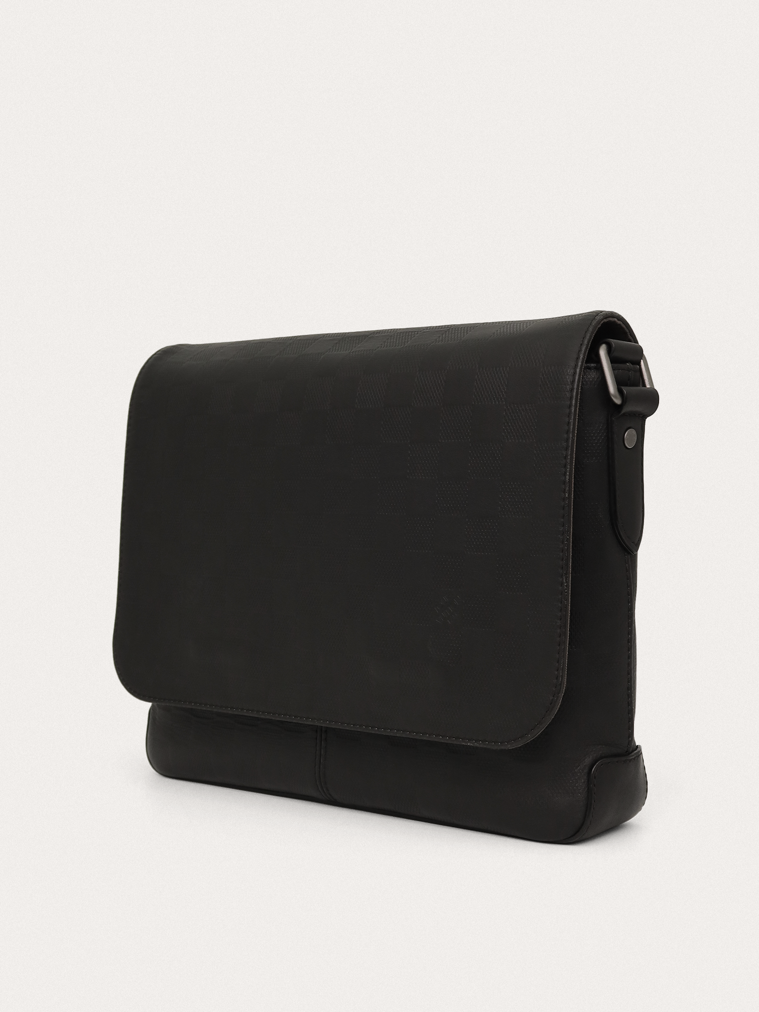 Louis Vuitton District - Master