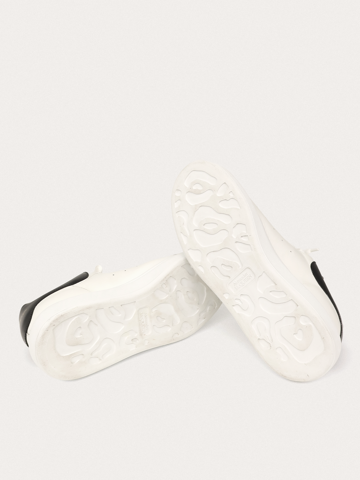 Alexander McQueen Oversized Sneaker Off White/Black - Master