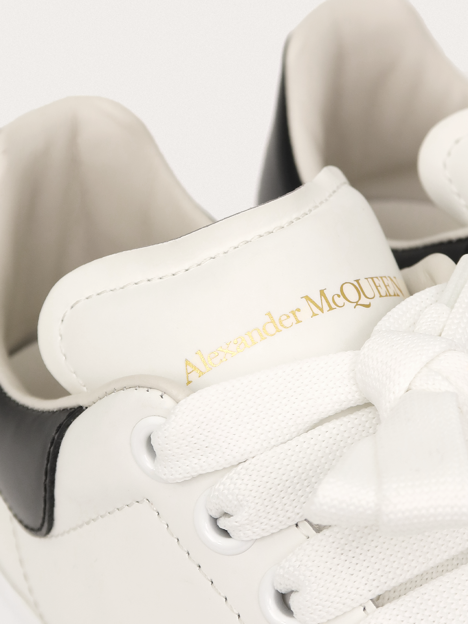 Alexander McQueen Oversized Sneaker Off White/Black - Master