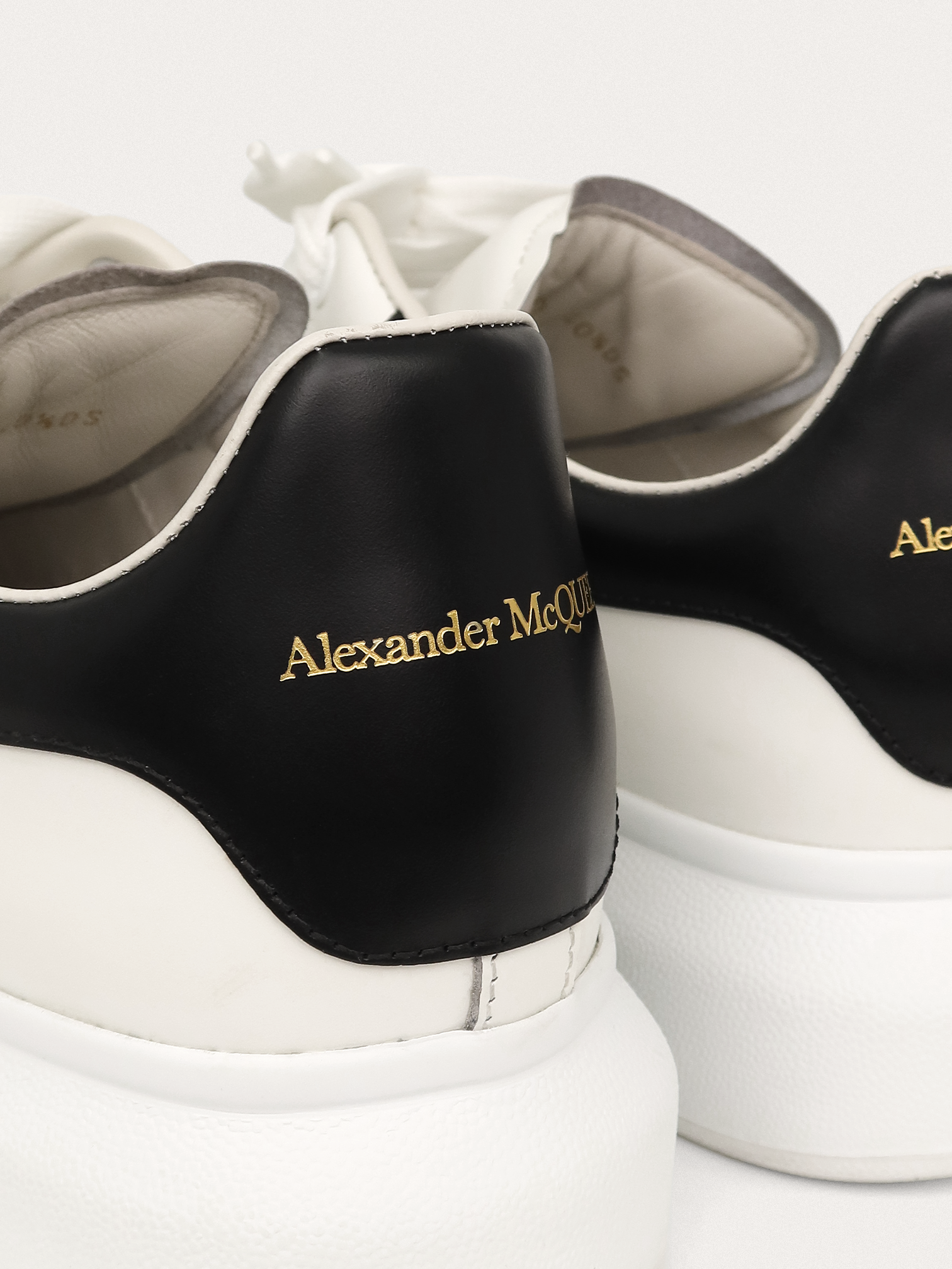 Alexander McQueen Oversized Sneaker Off White/Black - Master