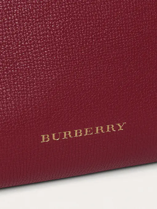 Burberry Banner Tote - Master