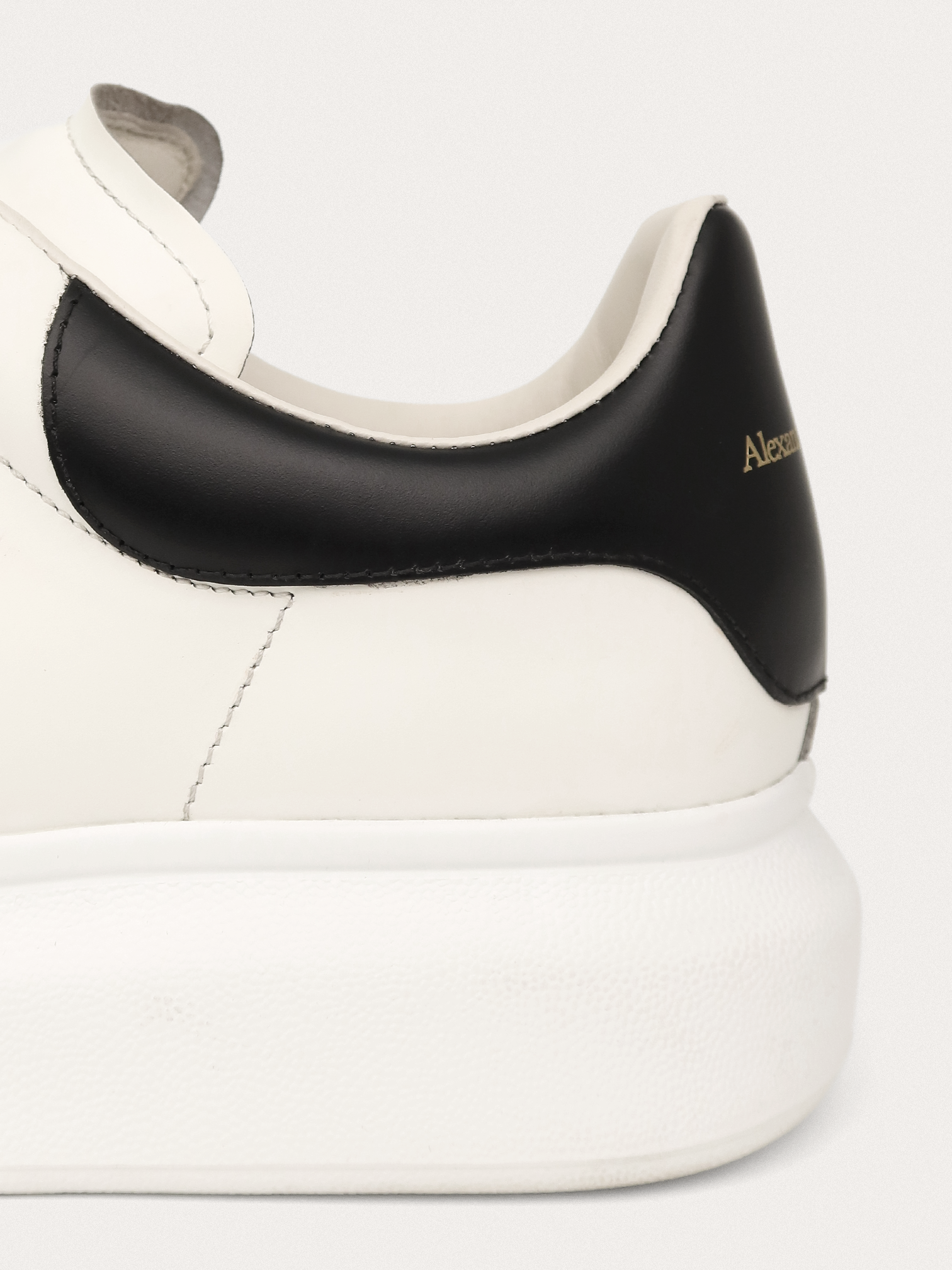 Alexander McQueen Oversized Sneaker Off White/Black - Master