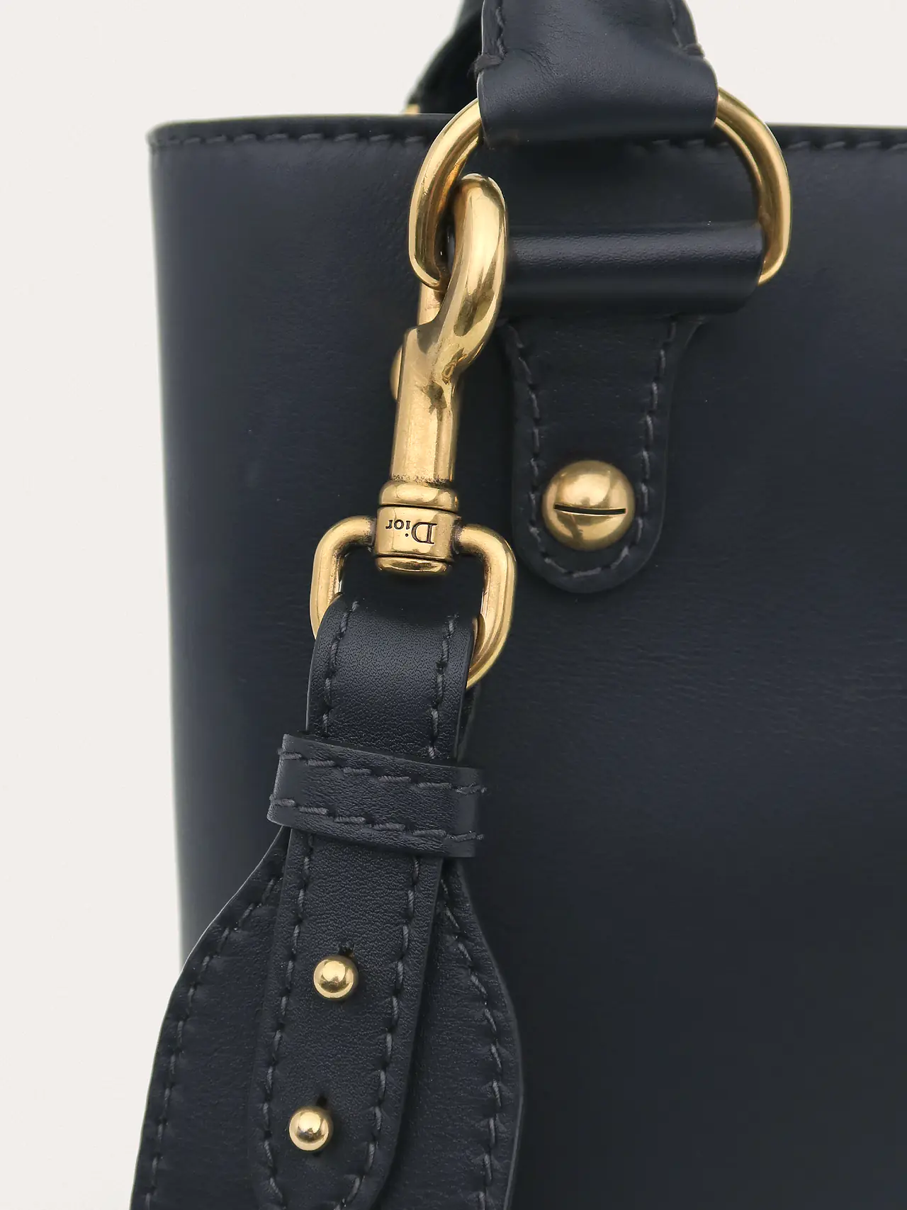 Dioravenue Bucket - Master