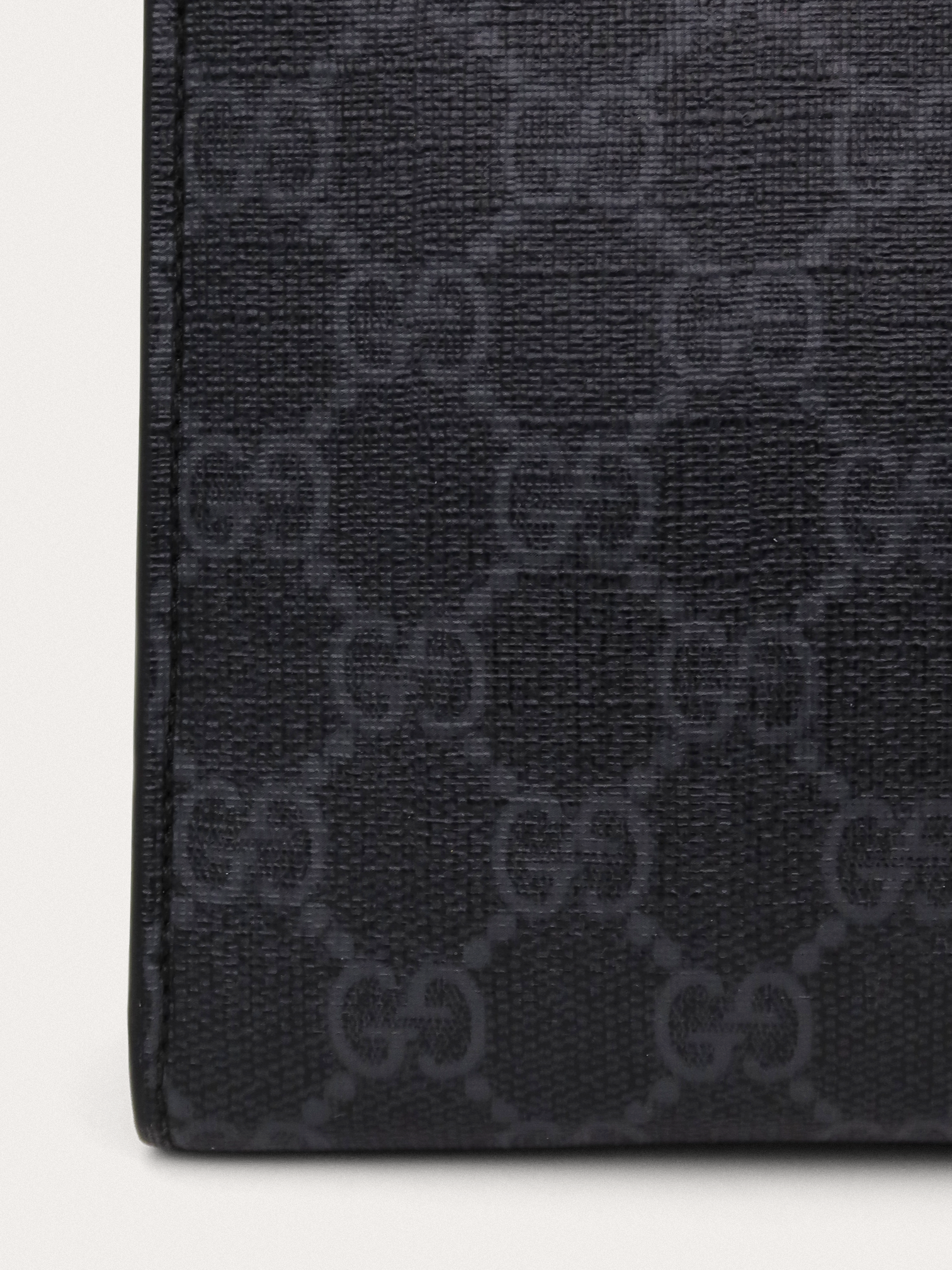 Gucci GG Supreme Clutch - Master