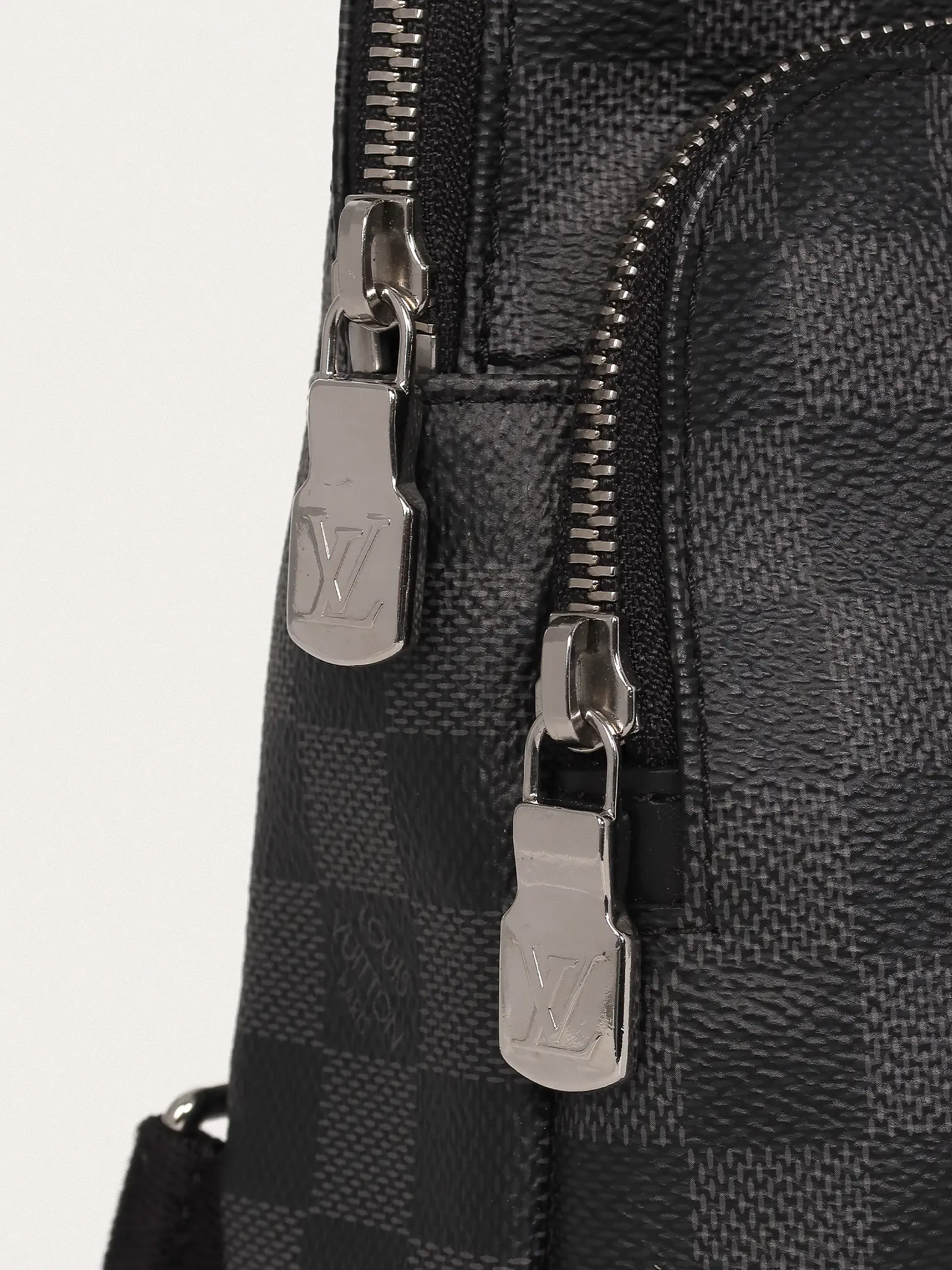 Louis Vuitton Avenue Sling - Master