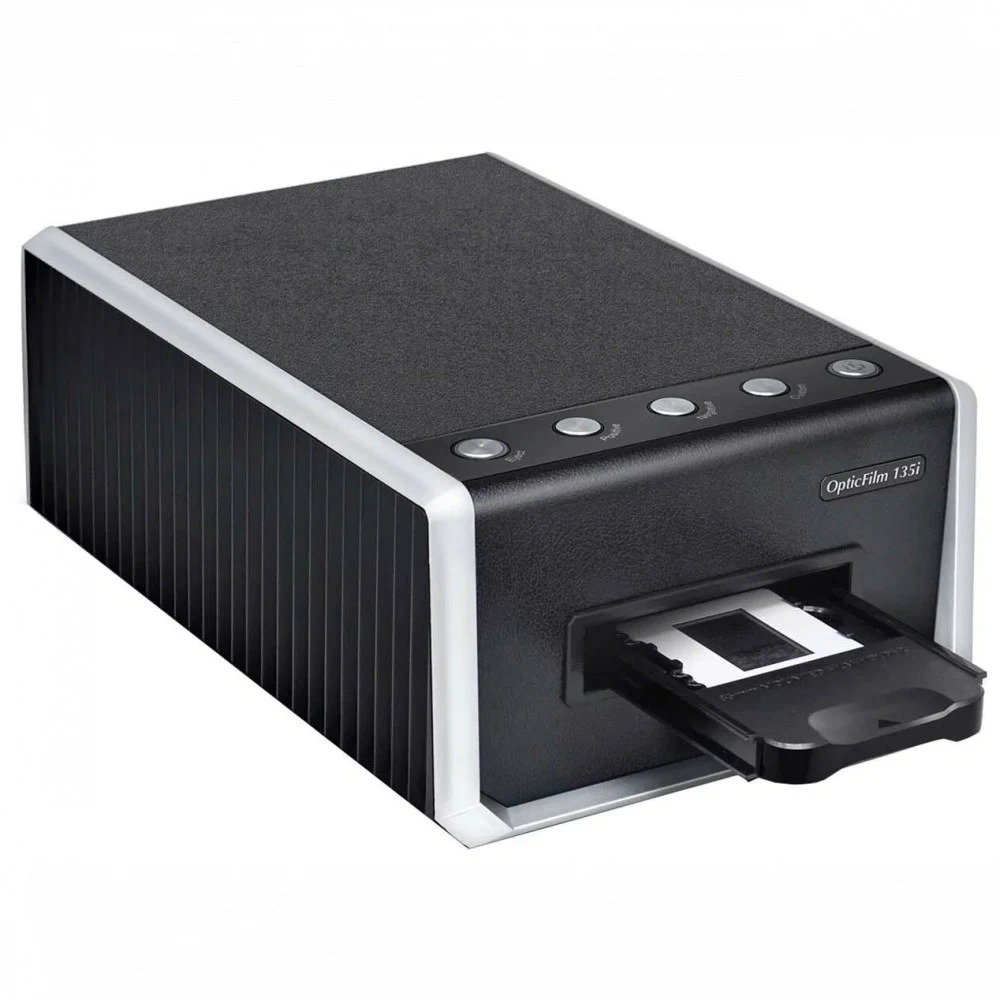 Plustek OpticFilm 135i – слайд-сканер с оптическим разрешением - 7200 dpi, динамическим диапазоном 3.4, инфракрасным каналом сканирования и моторизированным механизмом подачи пленки для автоматическ