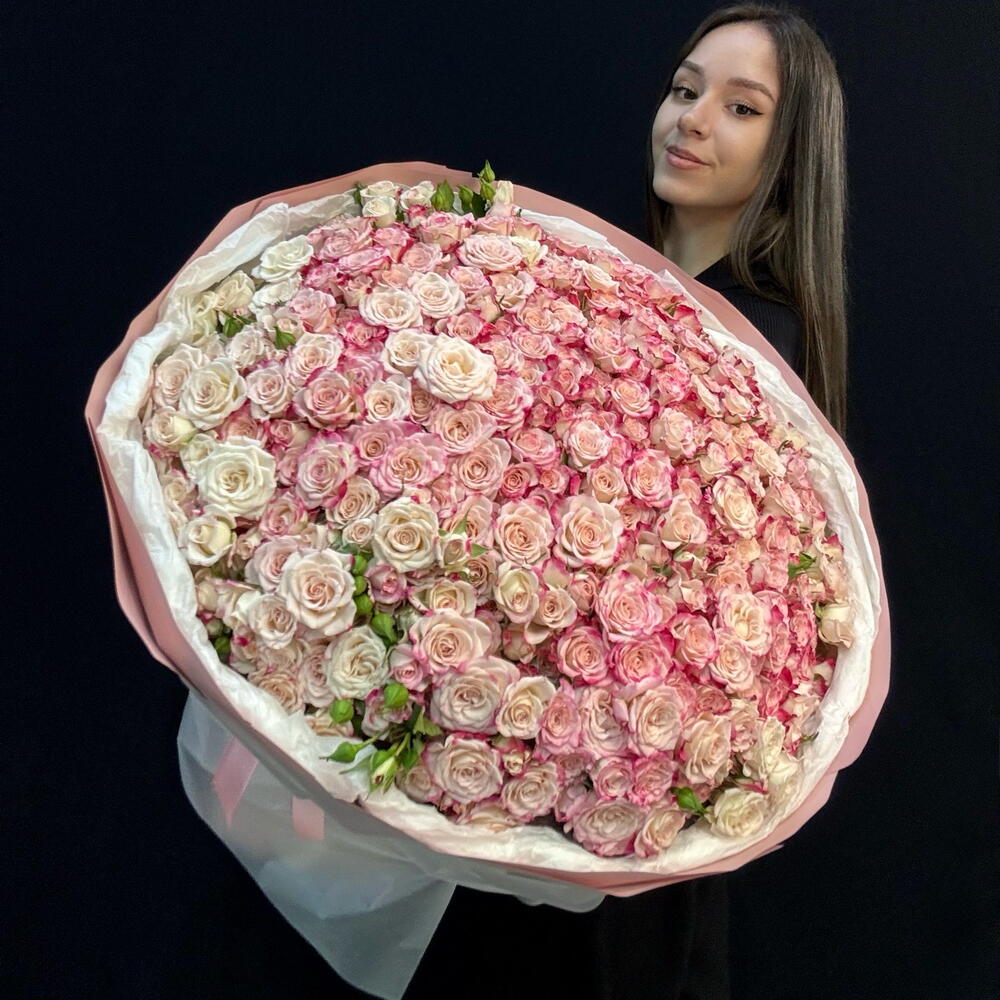 Роскошный букет 101 кустовая роза 