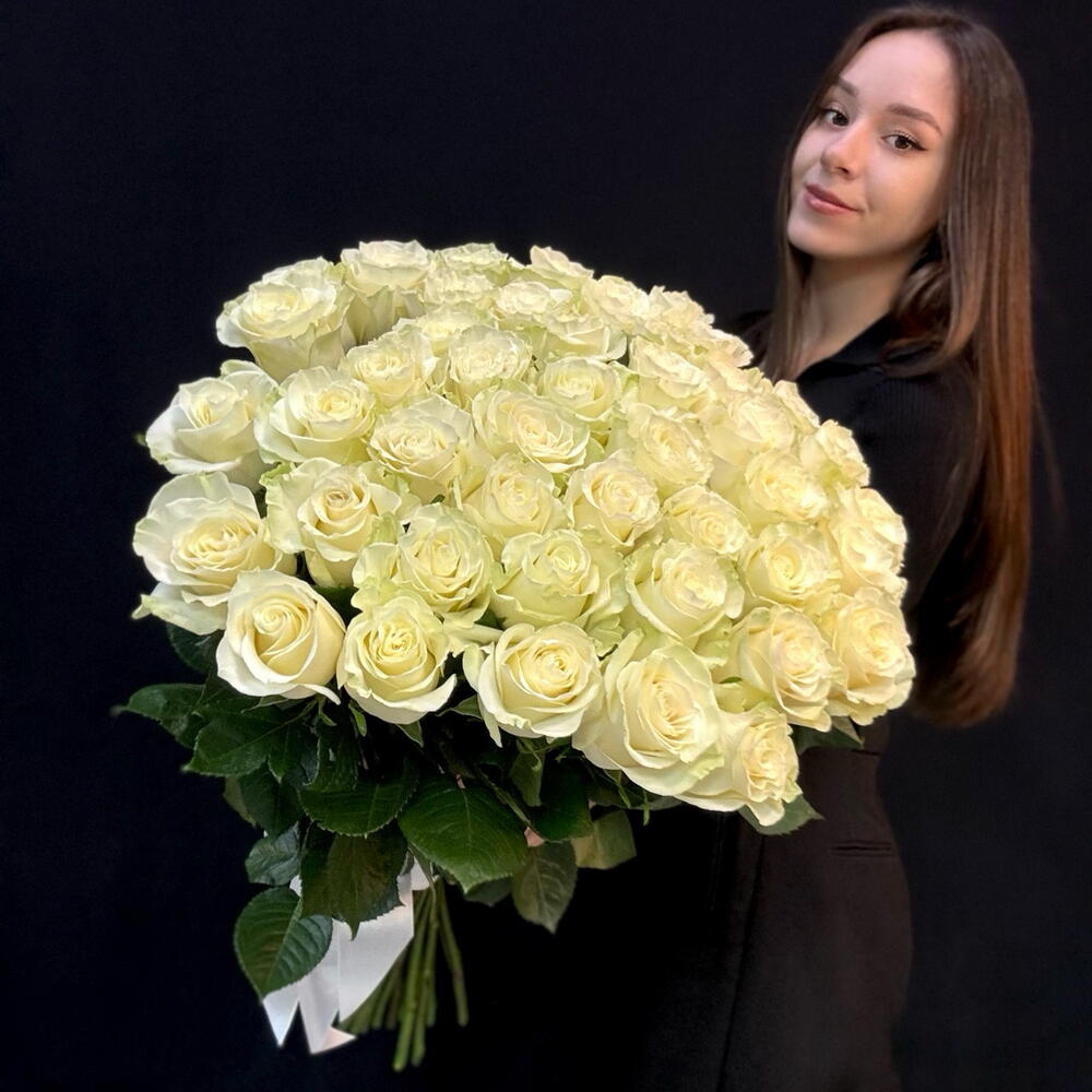 Букет 45 высоких белых роз 70 см 