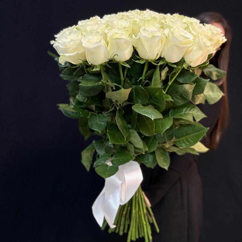 Букет 45 высоких белых роз 70 см 