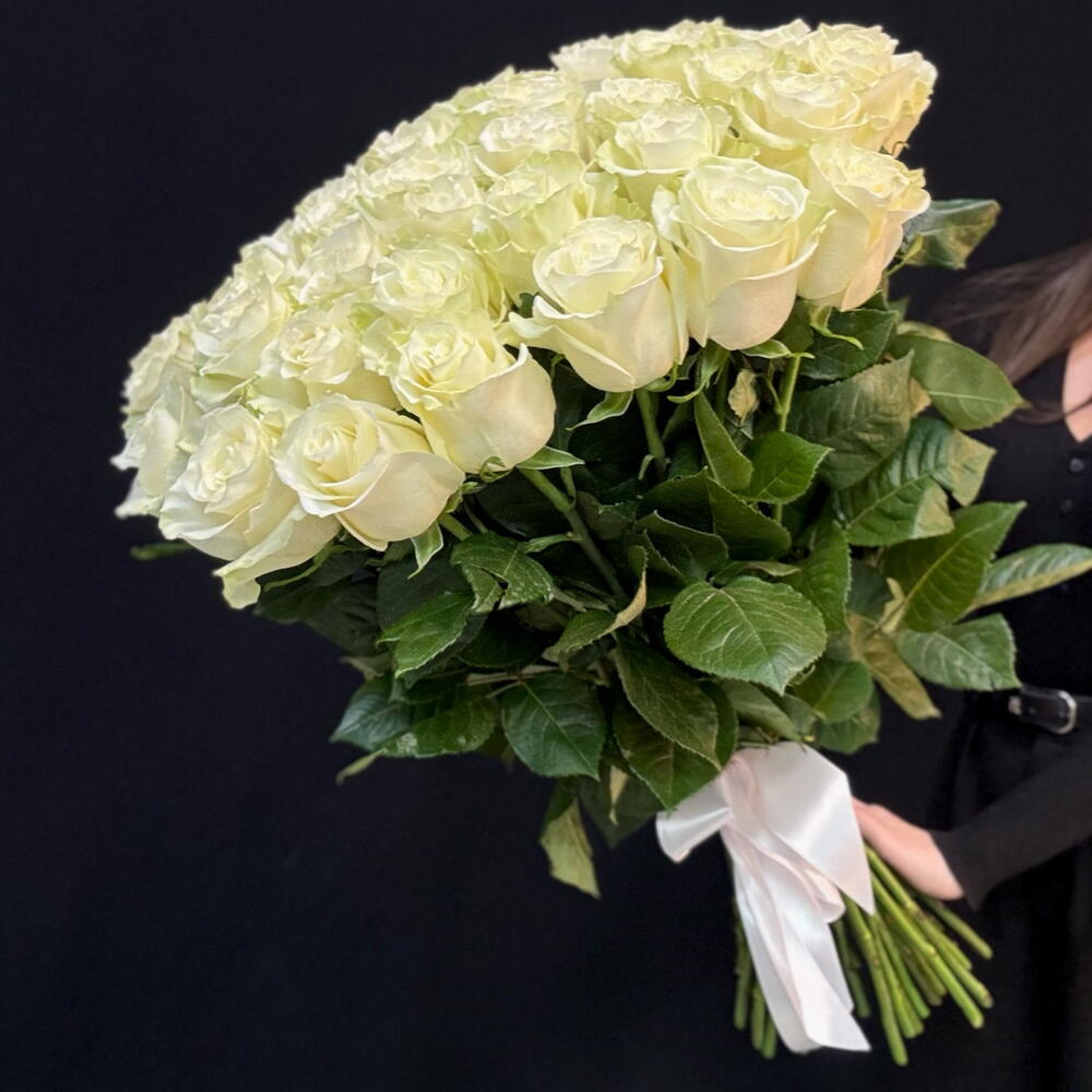 Букет 45 высоких белых роз 70 см 