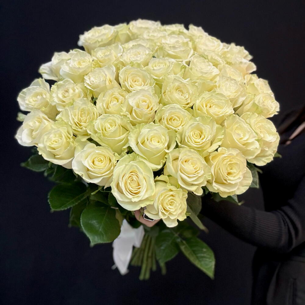 Букет 45 высоких белых роз 70 см 