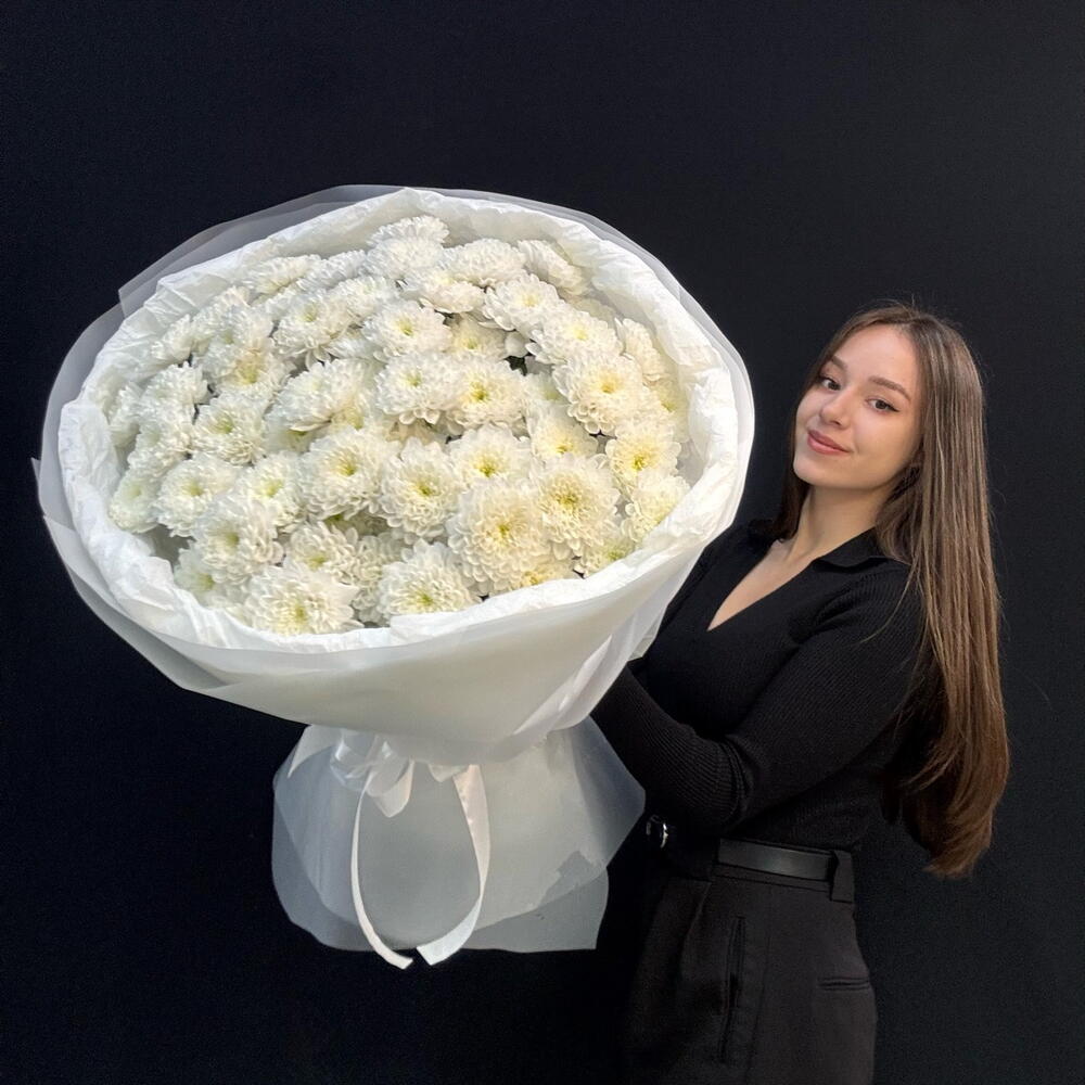 Букет белоснежных махровых хризантем