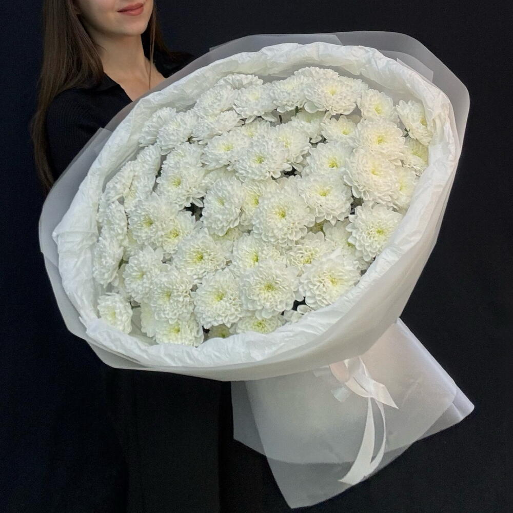 Букет белоснежных махровых хризантем