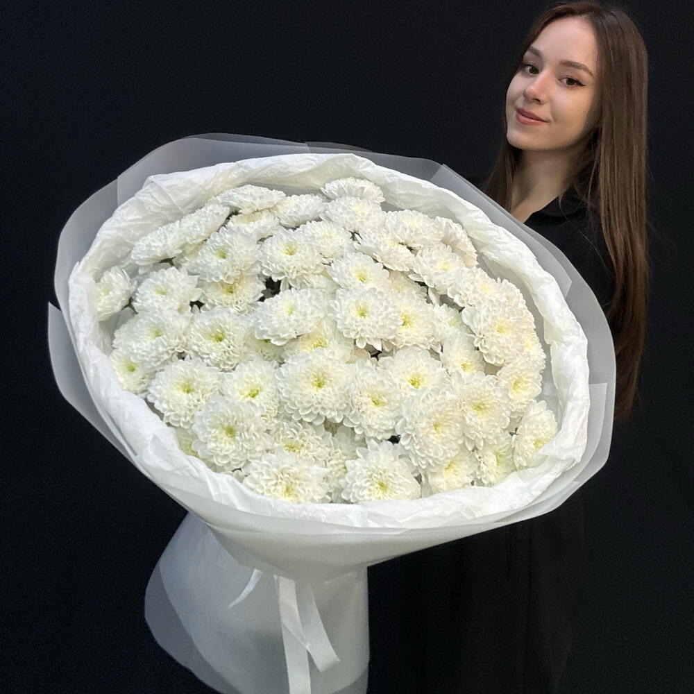 Букет белоснежных махровых хризантем