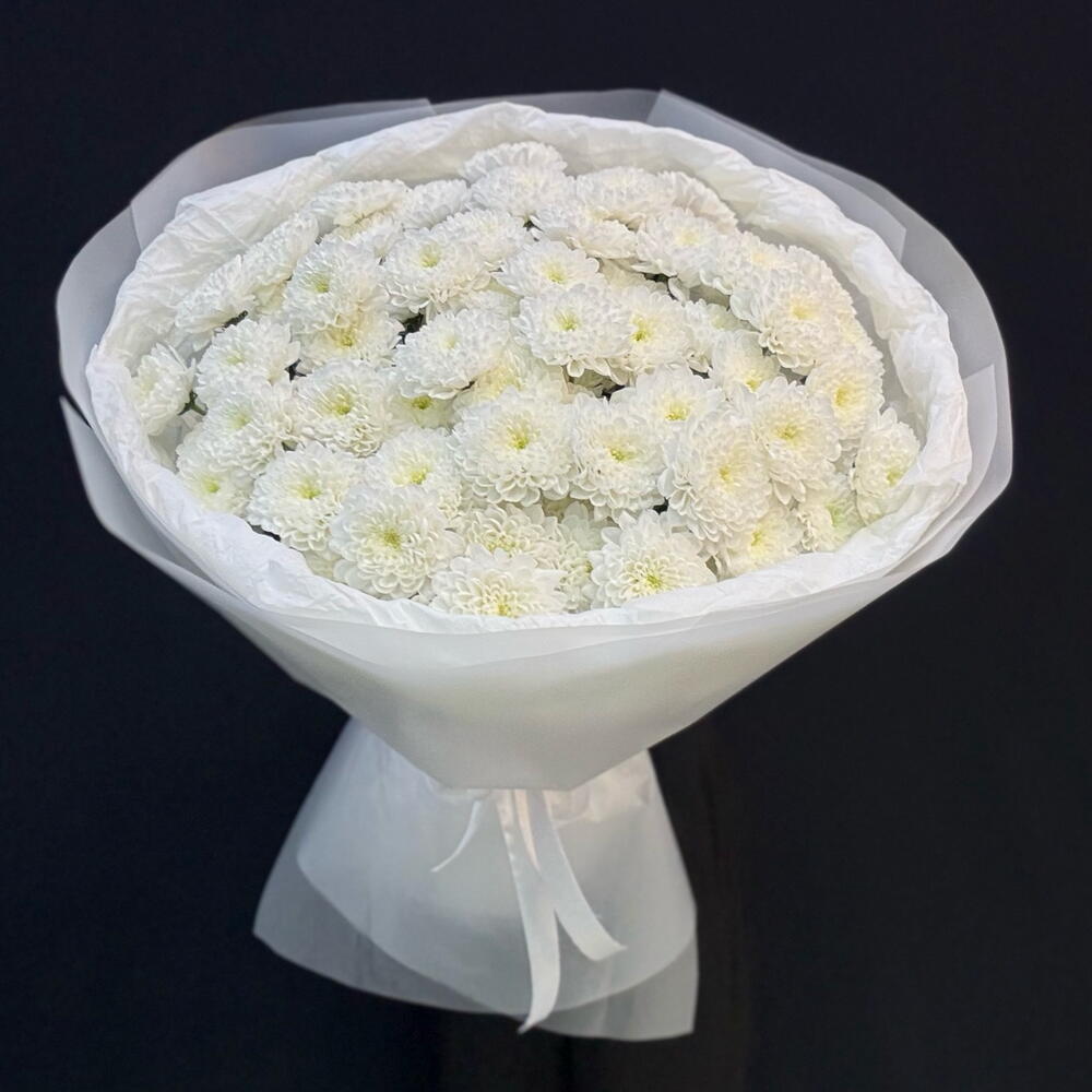 Букет белоснежных махровых хризантем