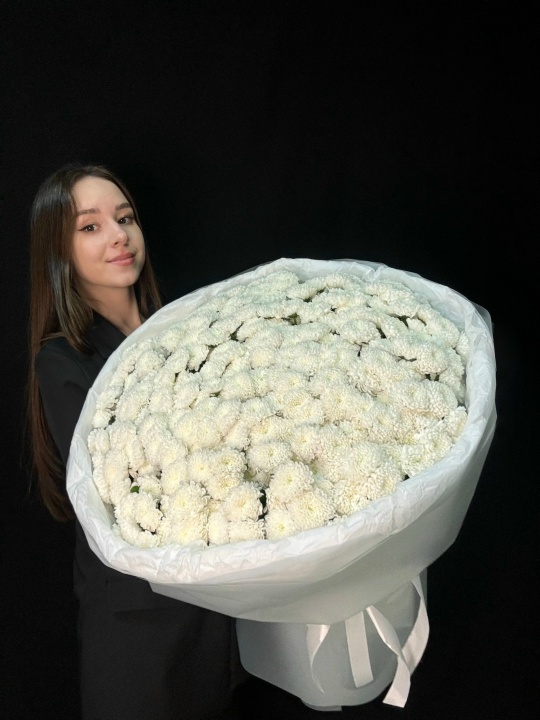 Букет белых махровых хризантем (размер L)