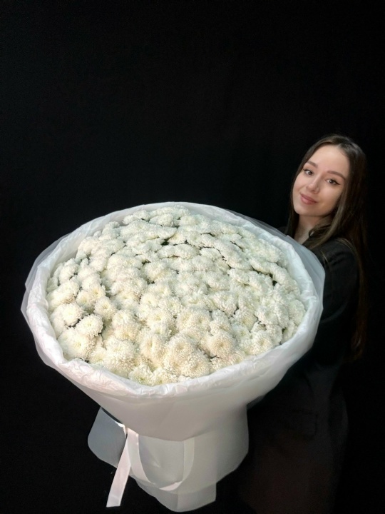 Букет белых махровых хризантем (размер L)