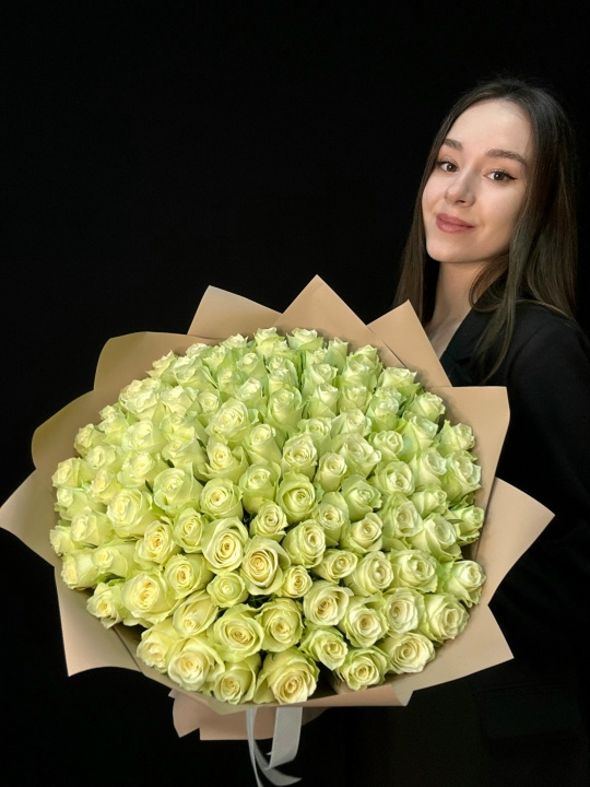 Букет 101 белая роза (мб 287)