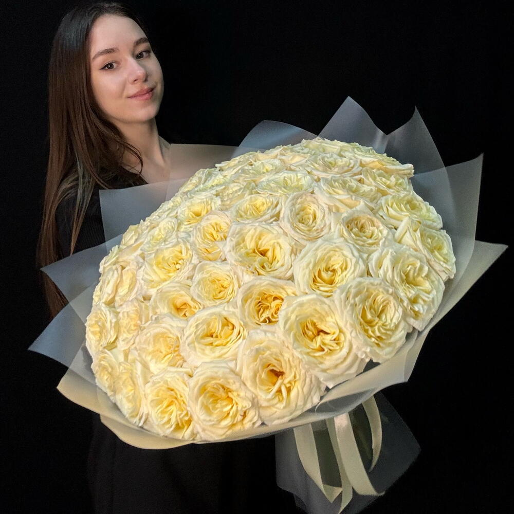 Пионовидные кремовые розы 51 шт (мб 305)