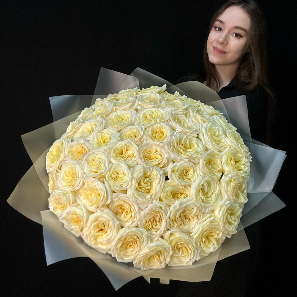 Пионовидные кремовые розы 51 шт (мб 305)