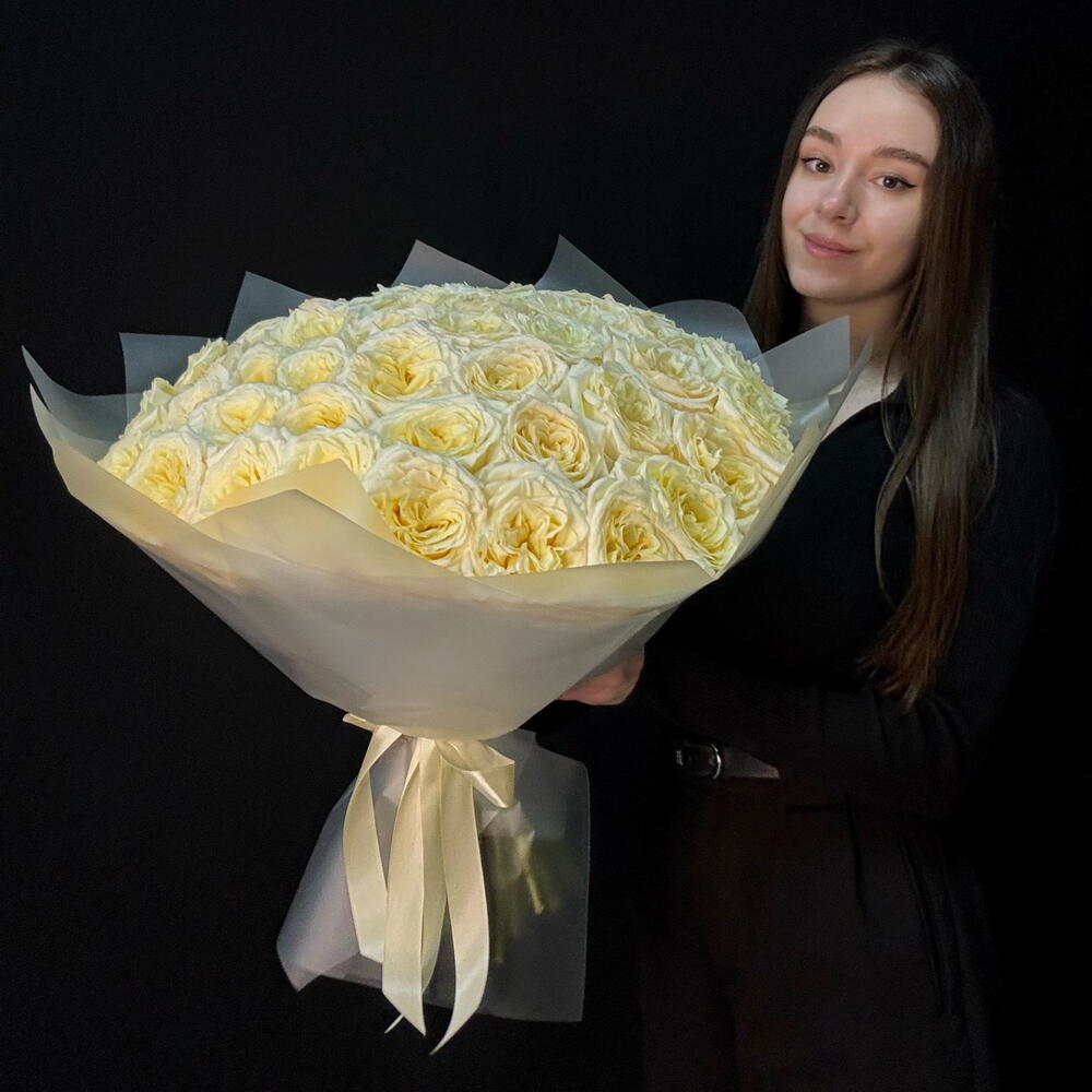 Пионовидные кремовые розы 51 шт (мб 305)