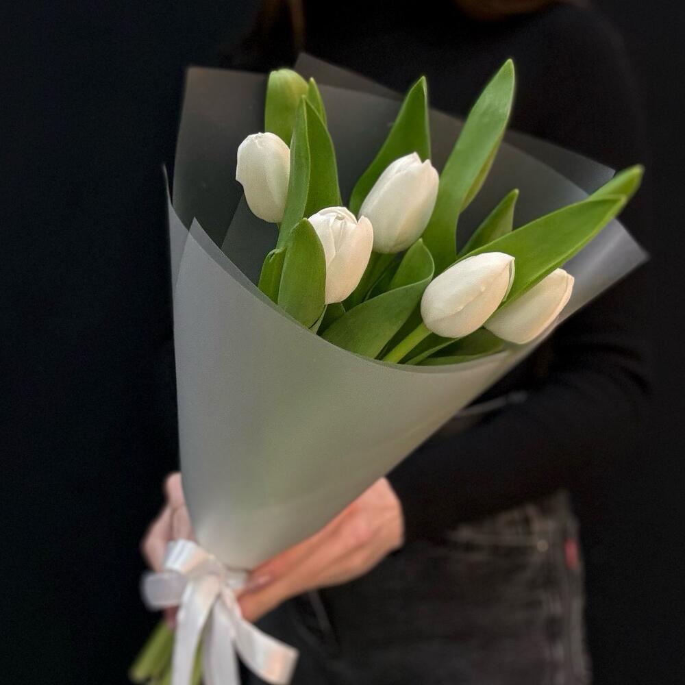 Букет комплимент белые тюльпаны 5 шт (мб 196)